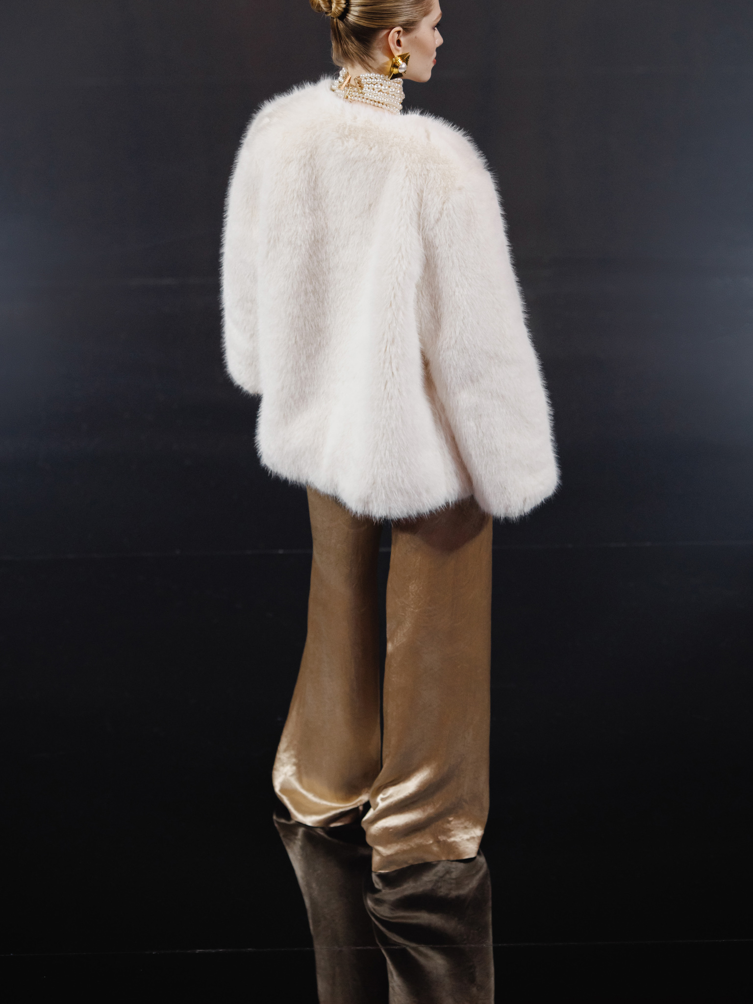 Palazzo trousers from metallized fabric