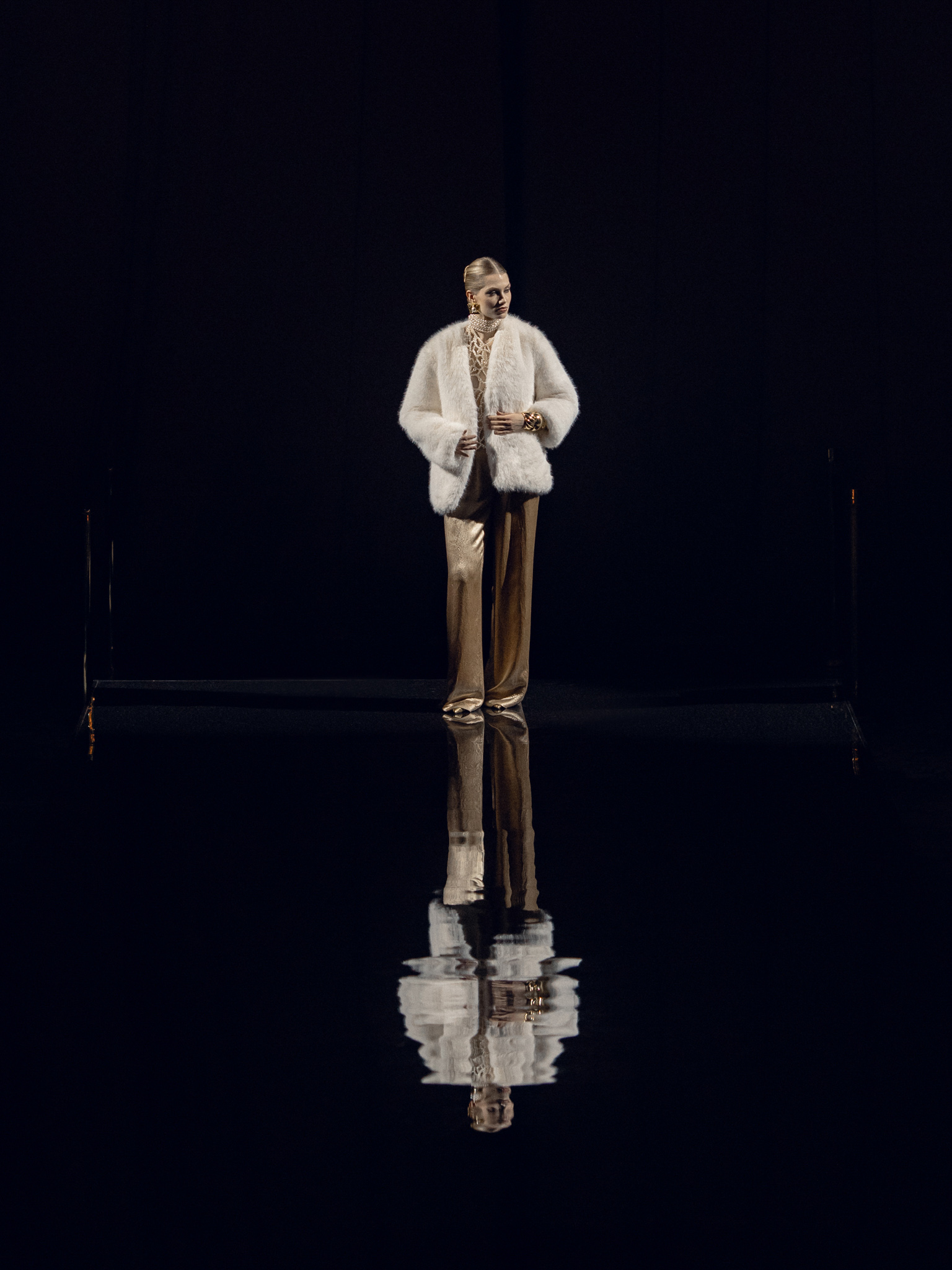 Palazzo trousers from metallized fabric