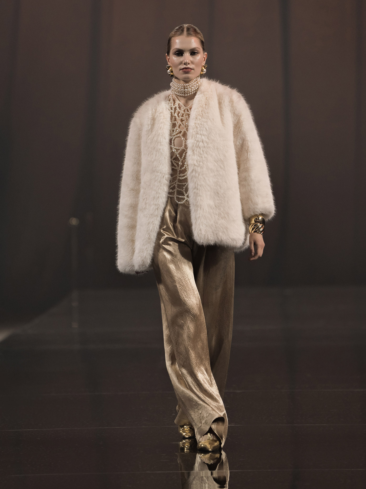 Palazzo trousers from metallized fabric