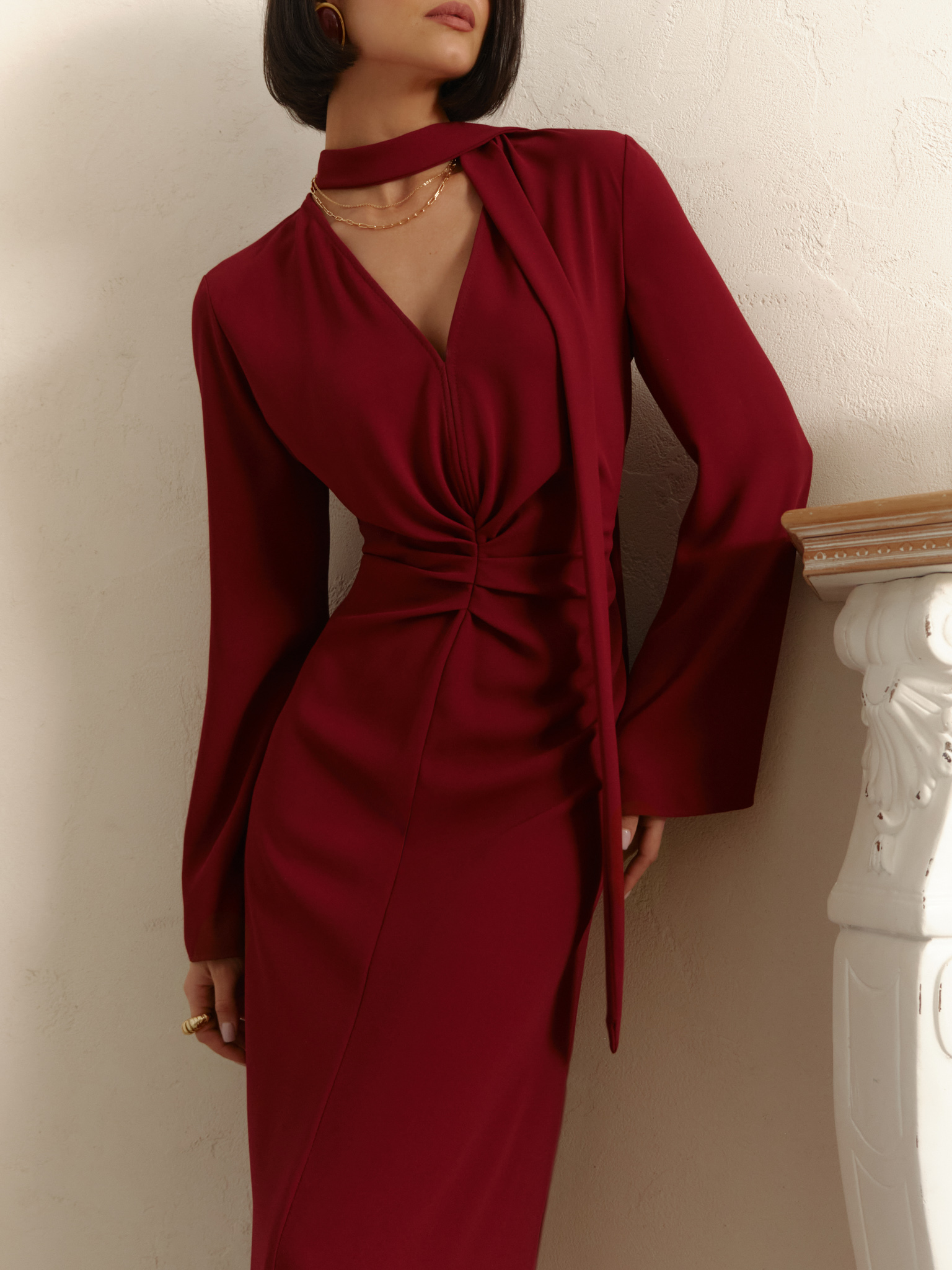 Midi dress with waist gathering and tonal ribbon