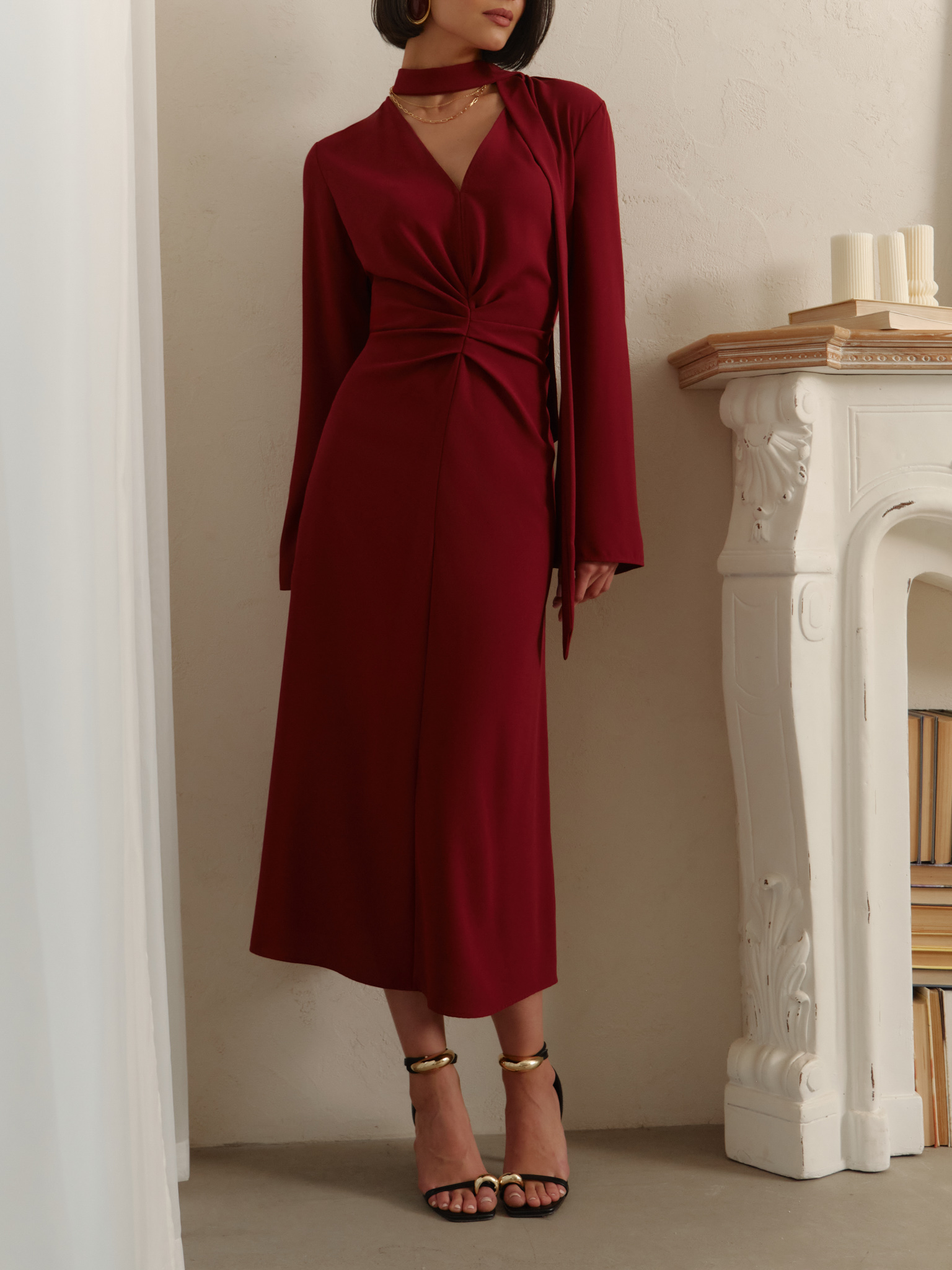 Midi dress with waist gathering and tonal ribbon