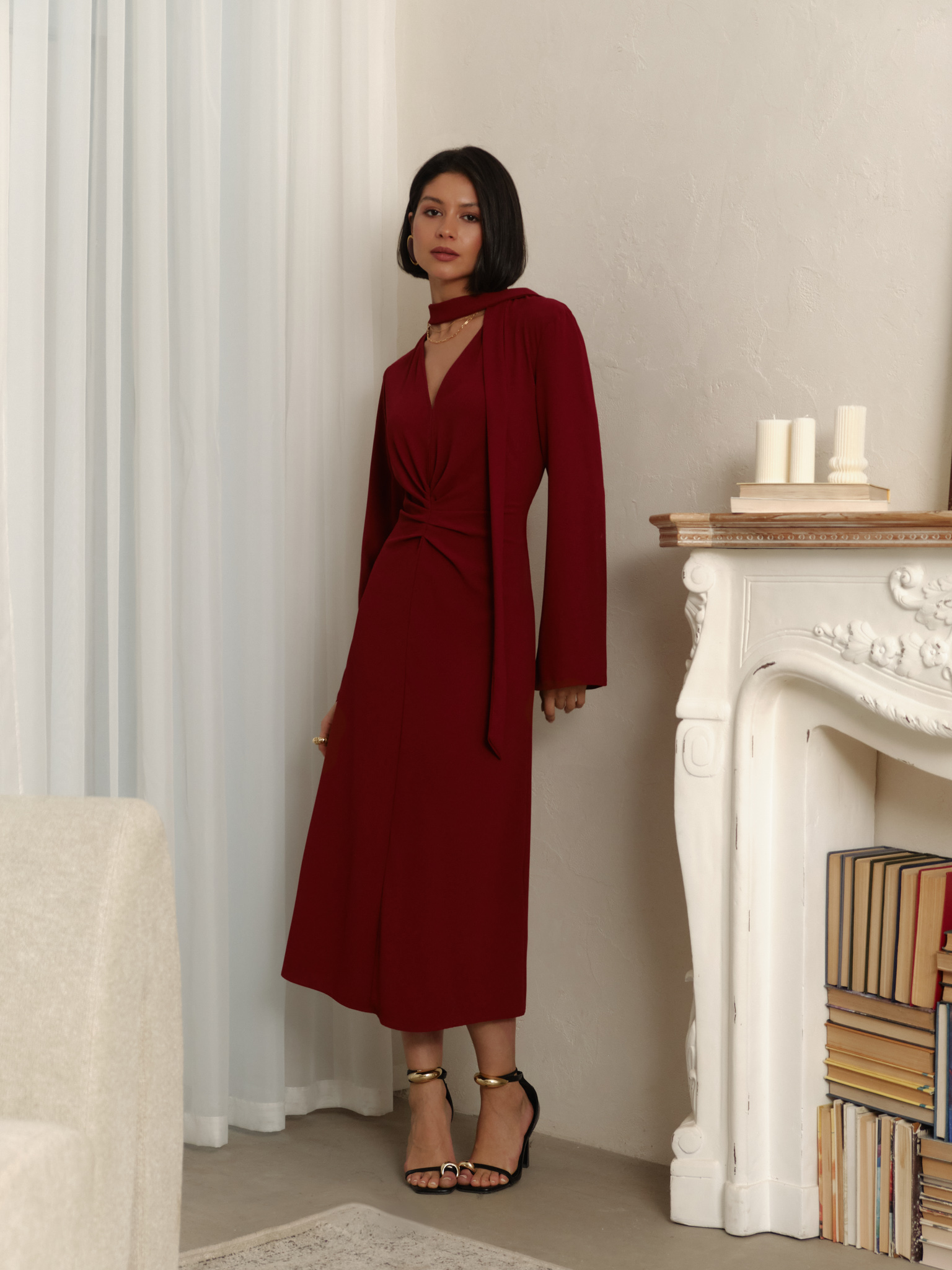 Midi dress with waist gathering and tonal ribbon