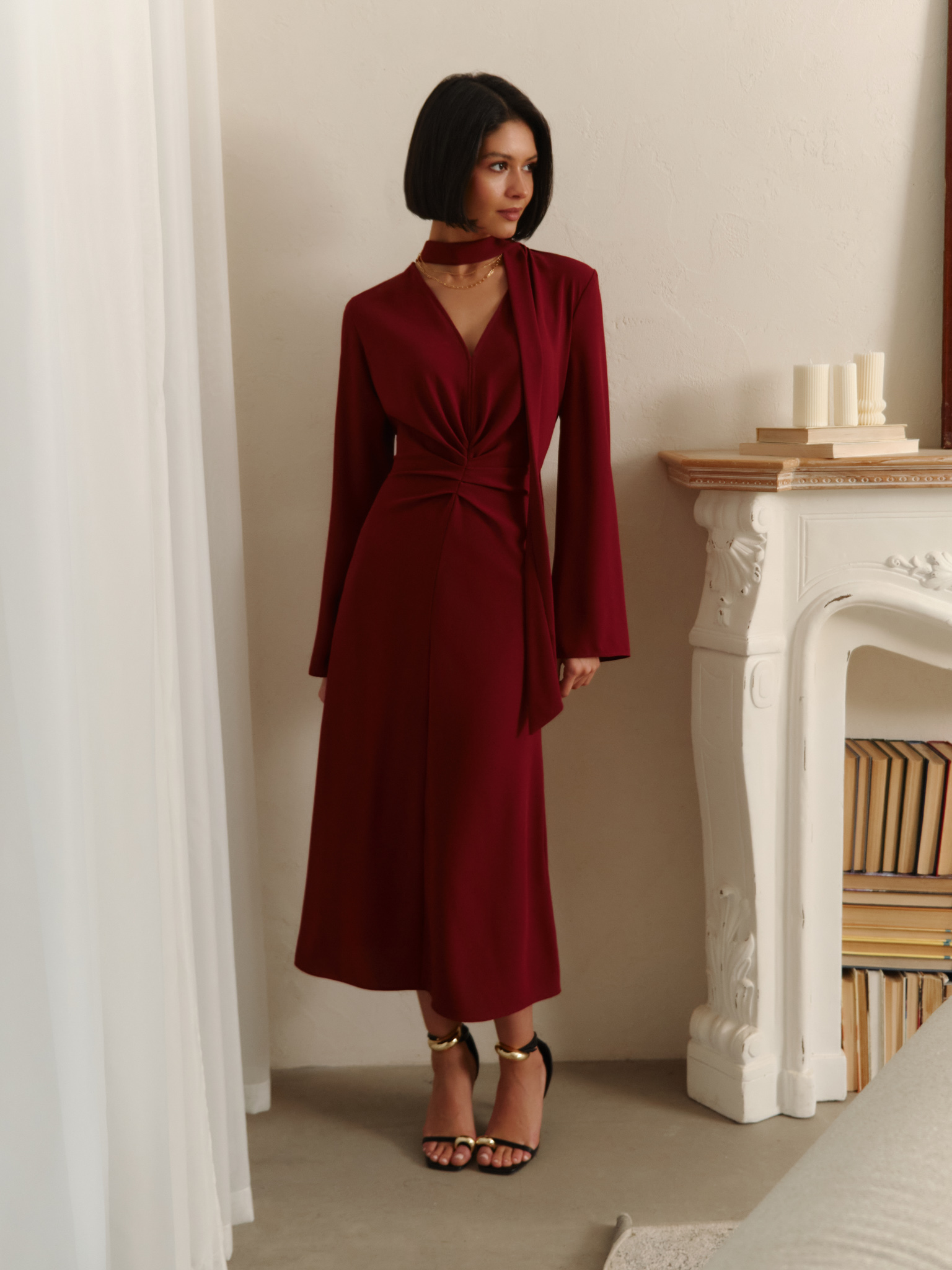 Midi dress with waist gathering and tonal ribbon