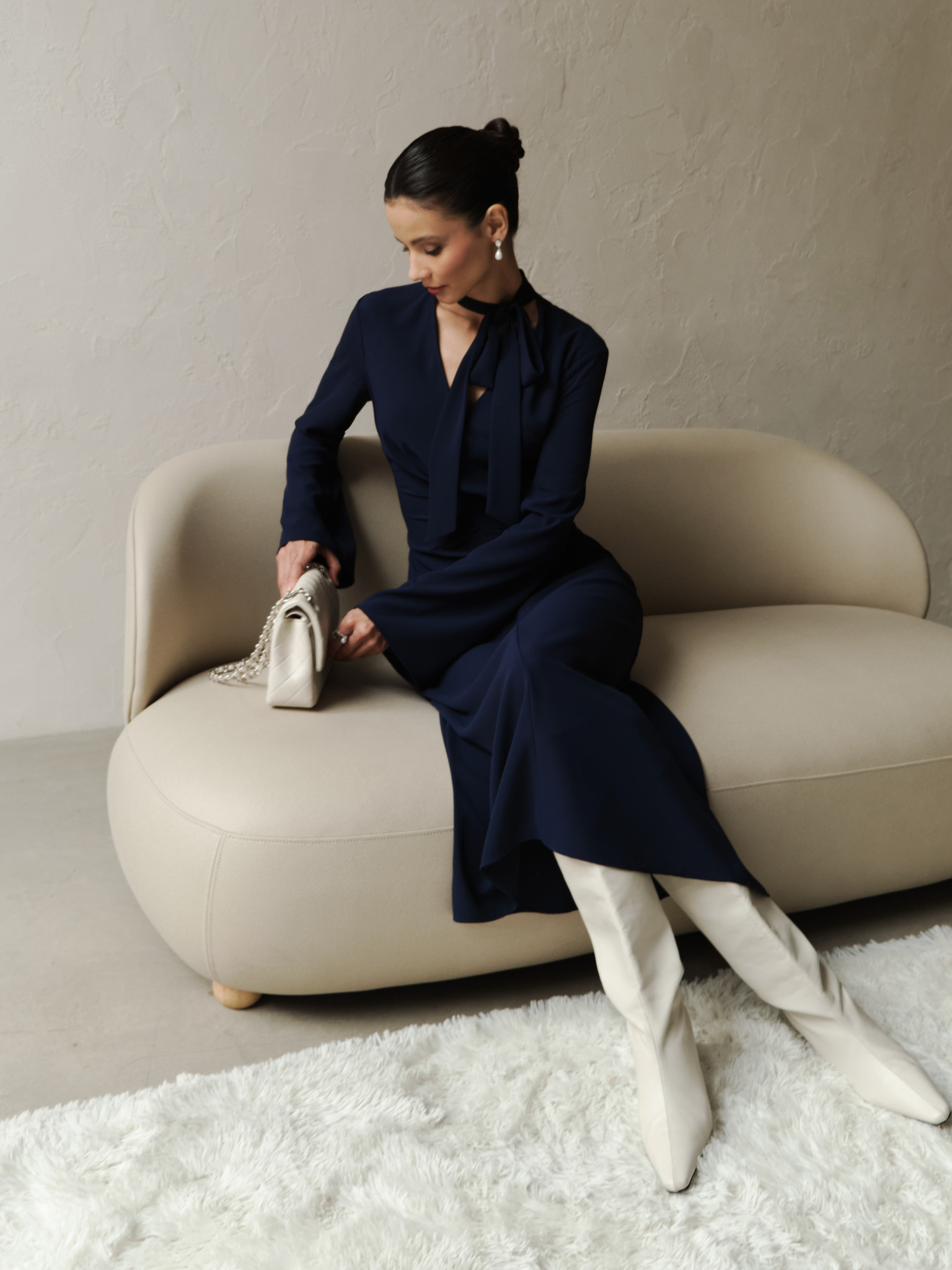 Midi dress with waist gathering and tonal ribbon