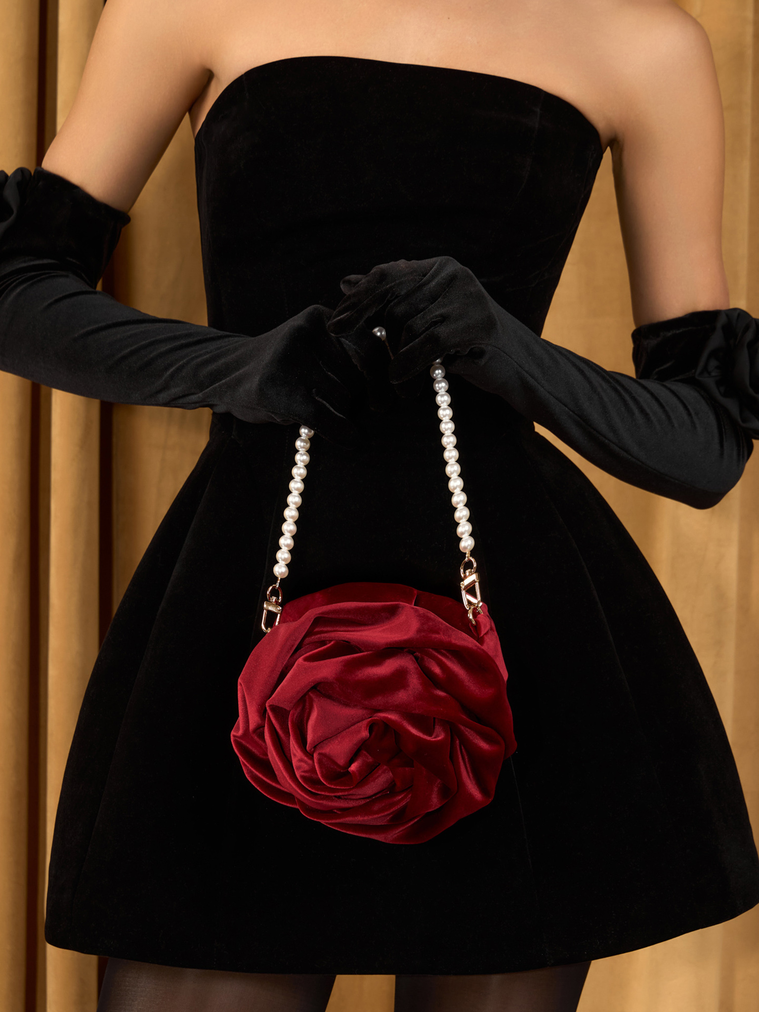 Velvet flower-shaped bag with pearl handle