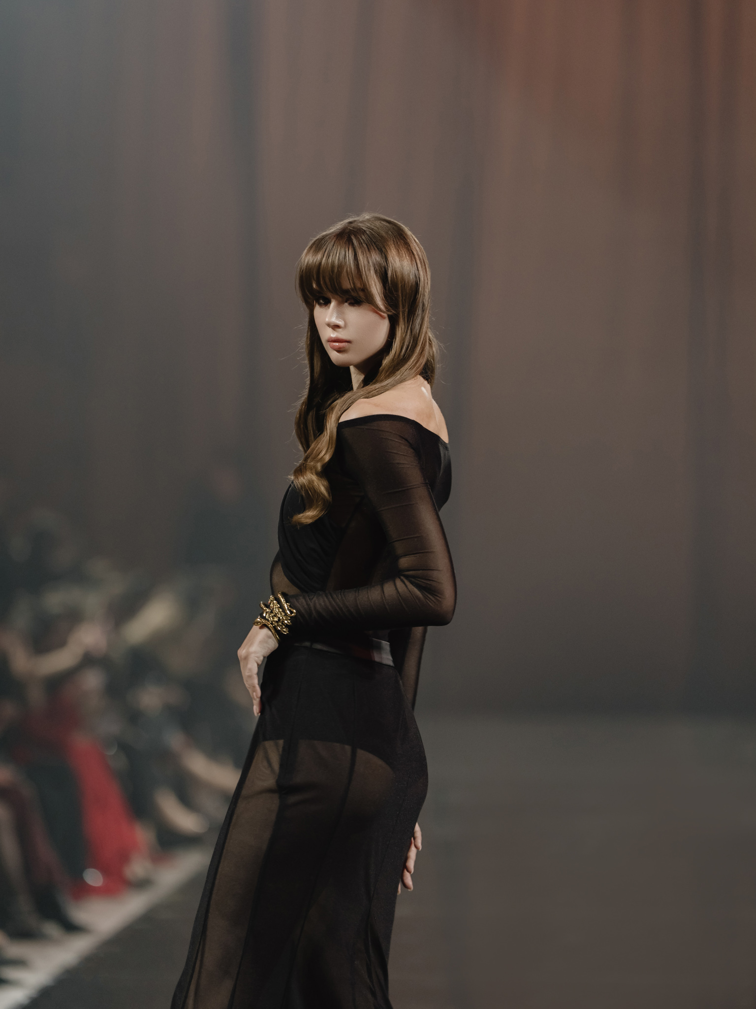 Полупрозрачное боди с плотной вставкой на груди