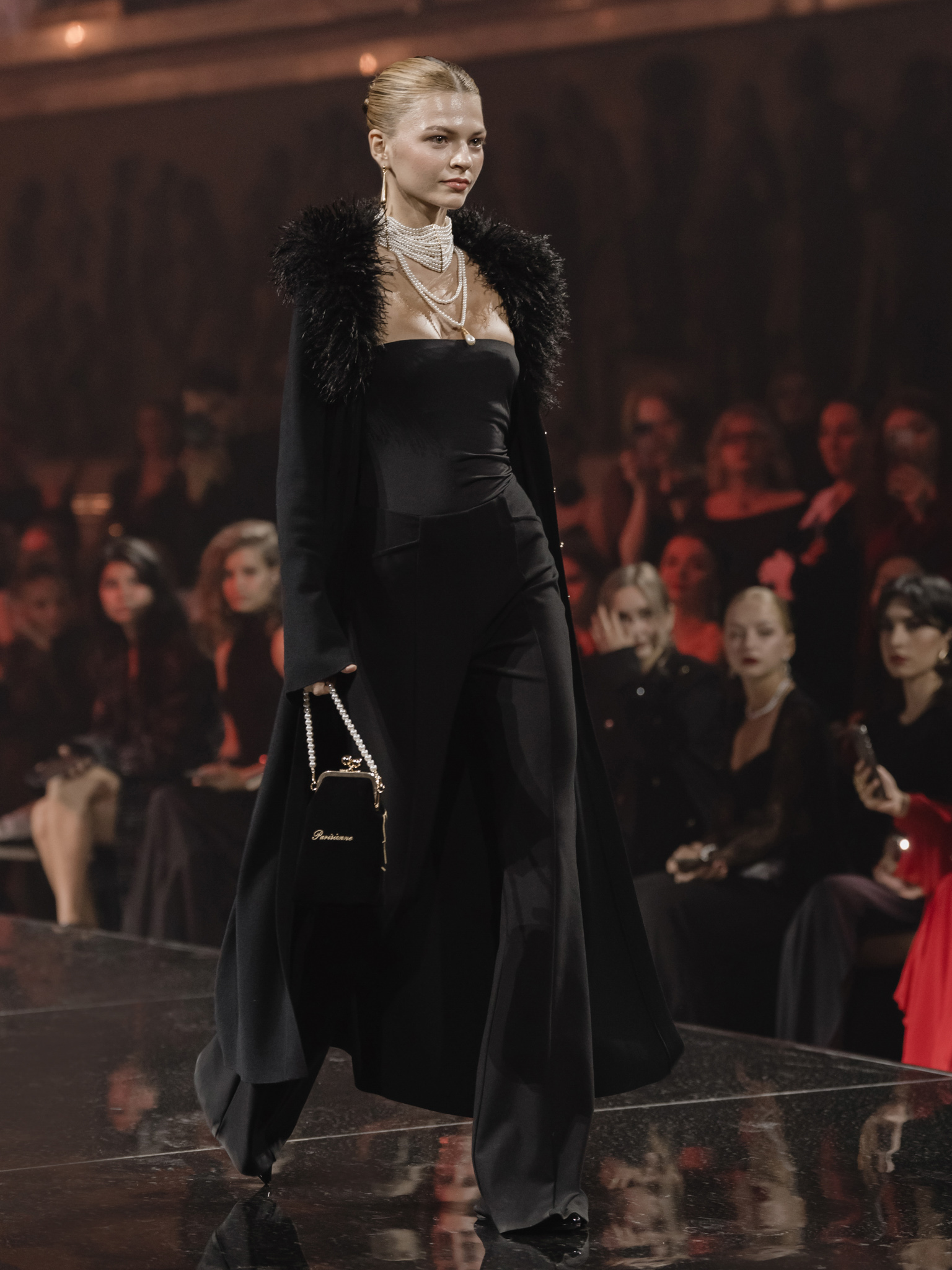 Боди с открытыми плечами