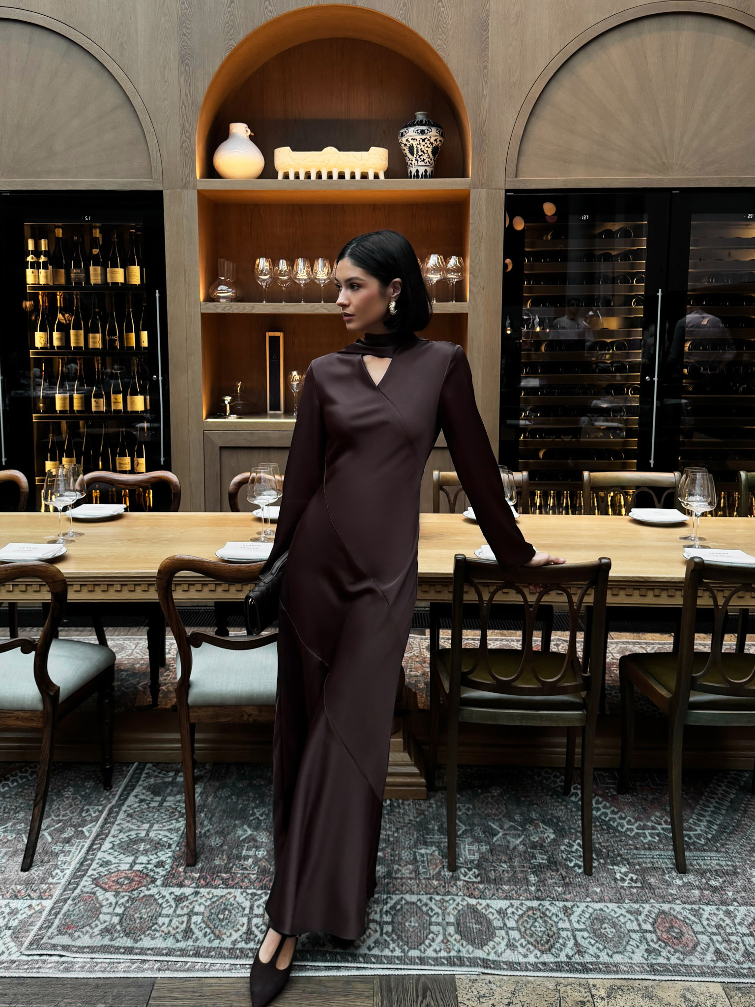 Loose satin maxi dress with a wide scarf