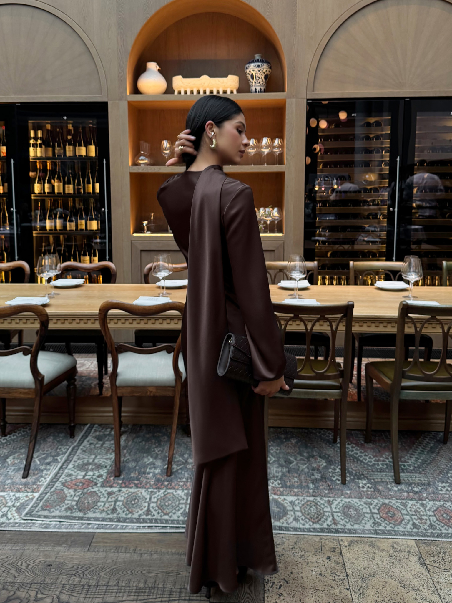 Loose satin maxi dress with a wide scarf