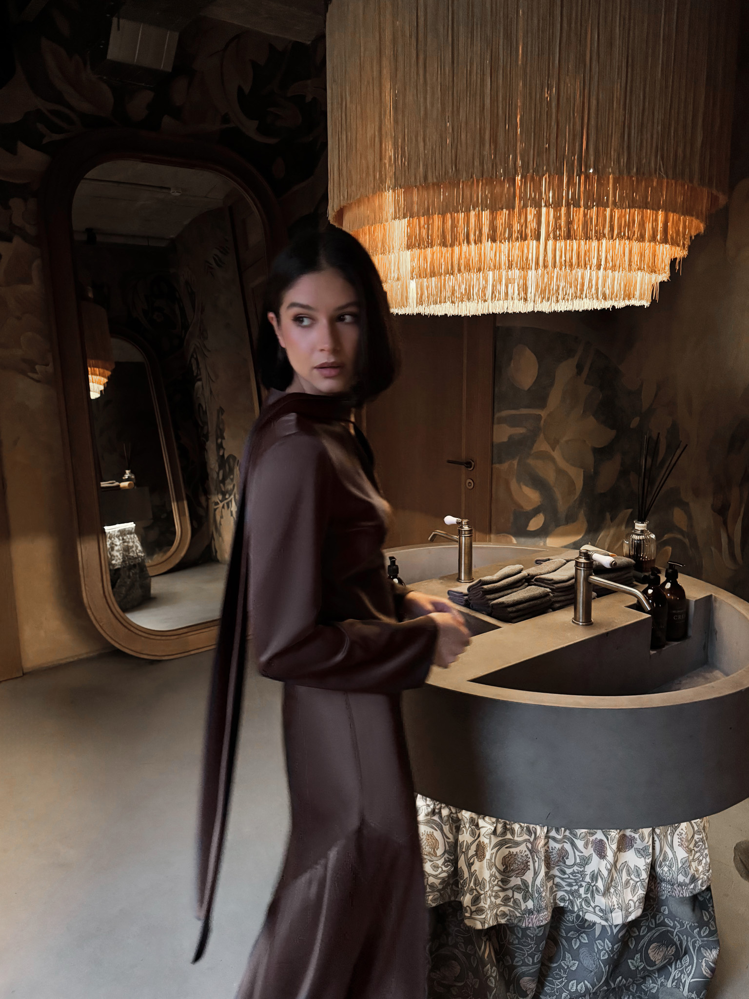 Loose satin maxi dress with a wide scarf