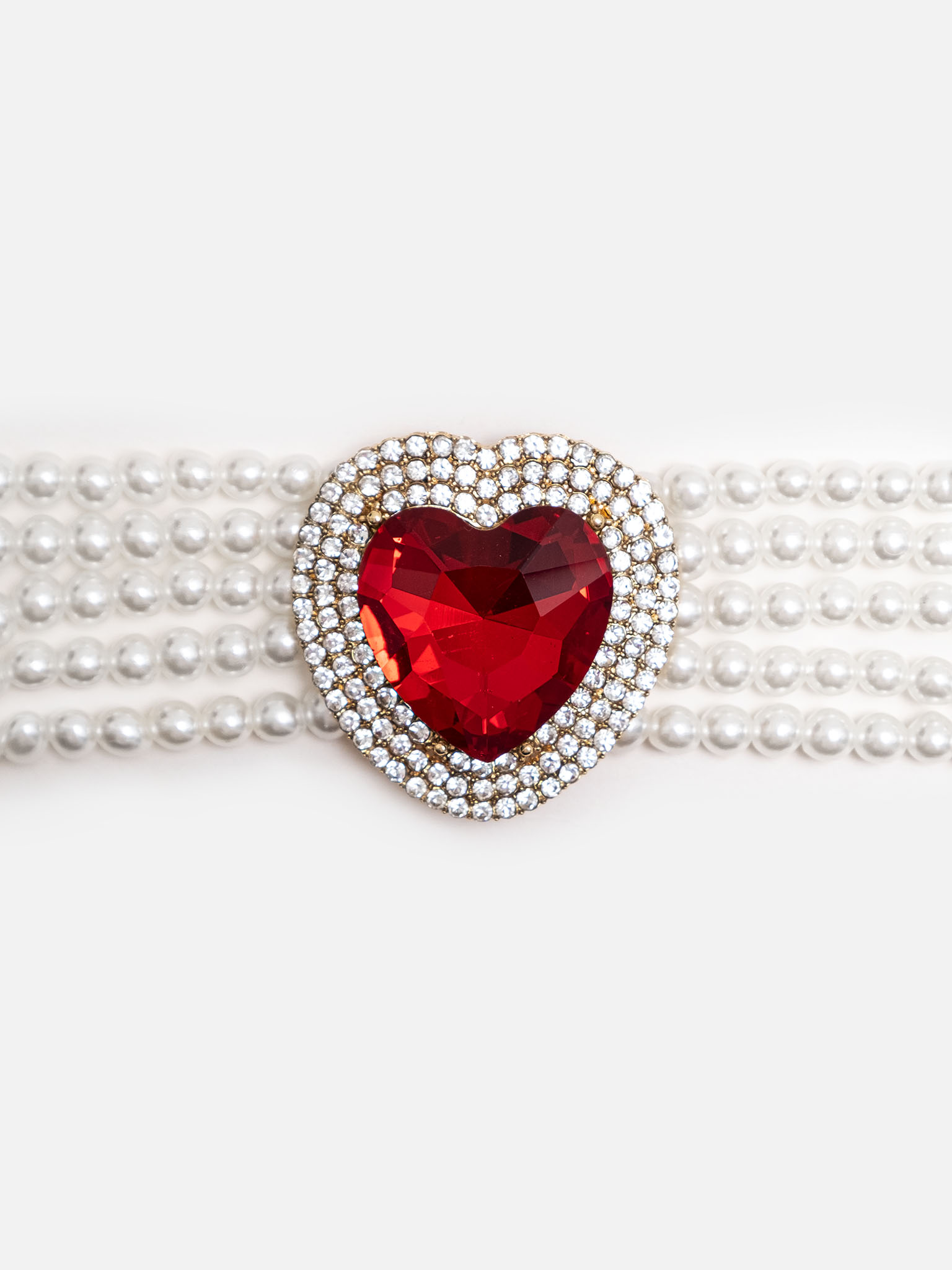 Pearl choker with heart-shaped stone