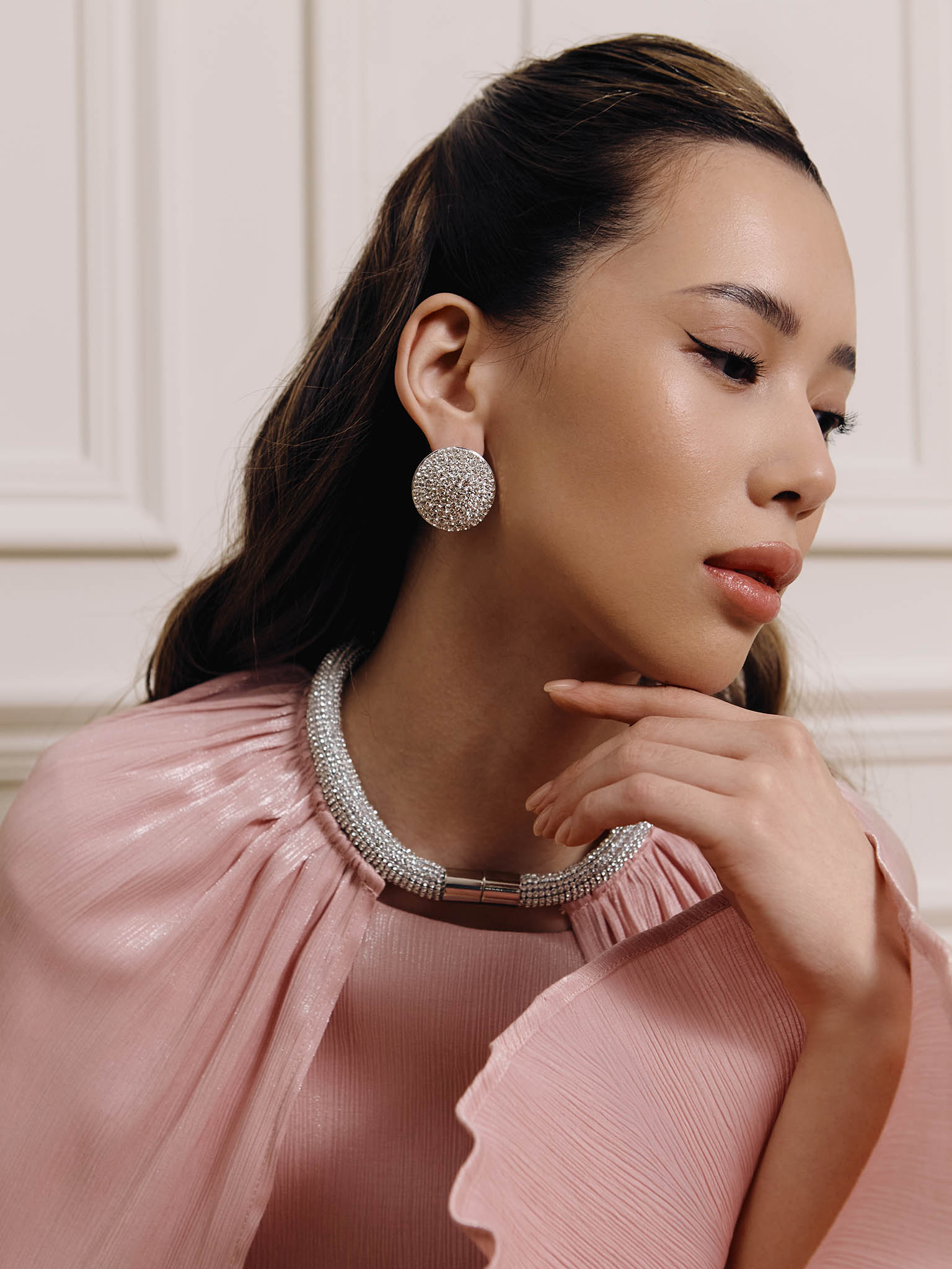 Round rhinestone stud earrings