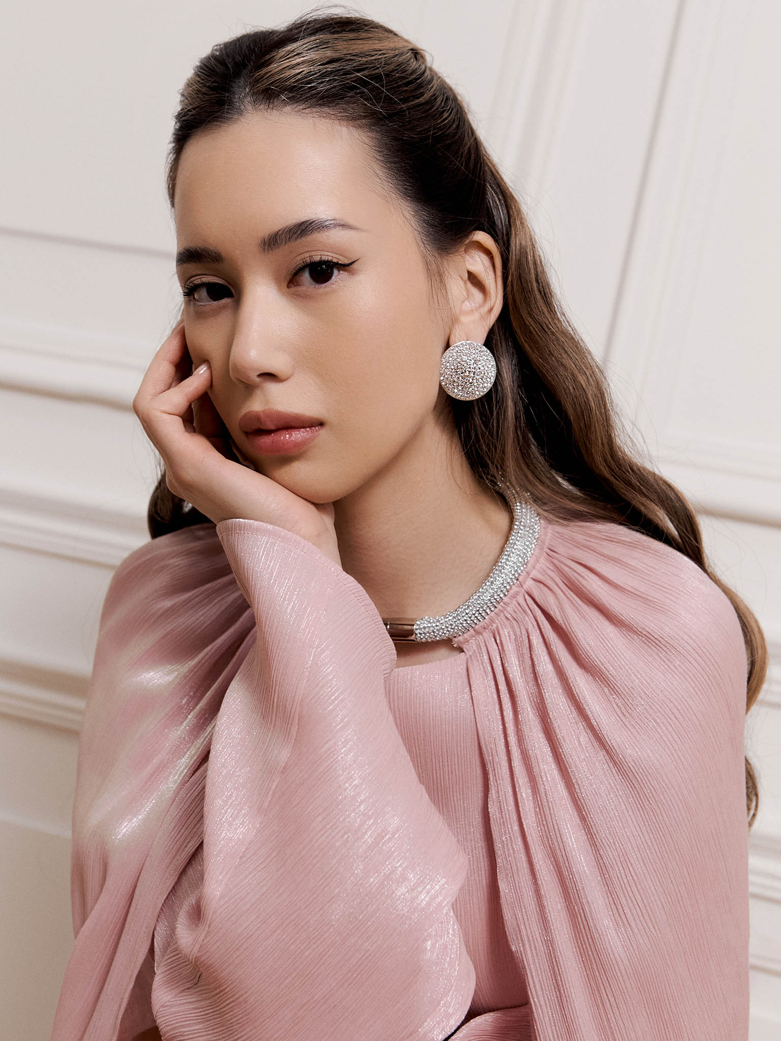 Round rhinestone stud earrings