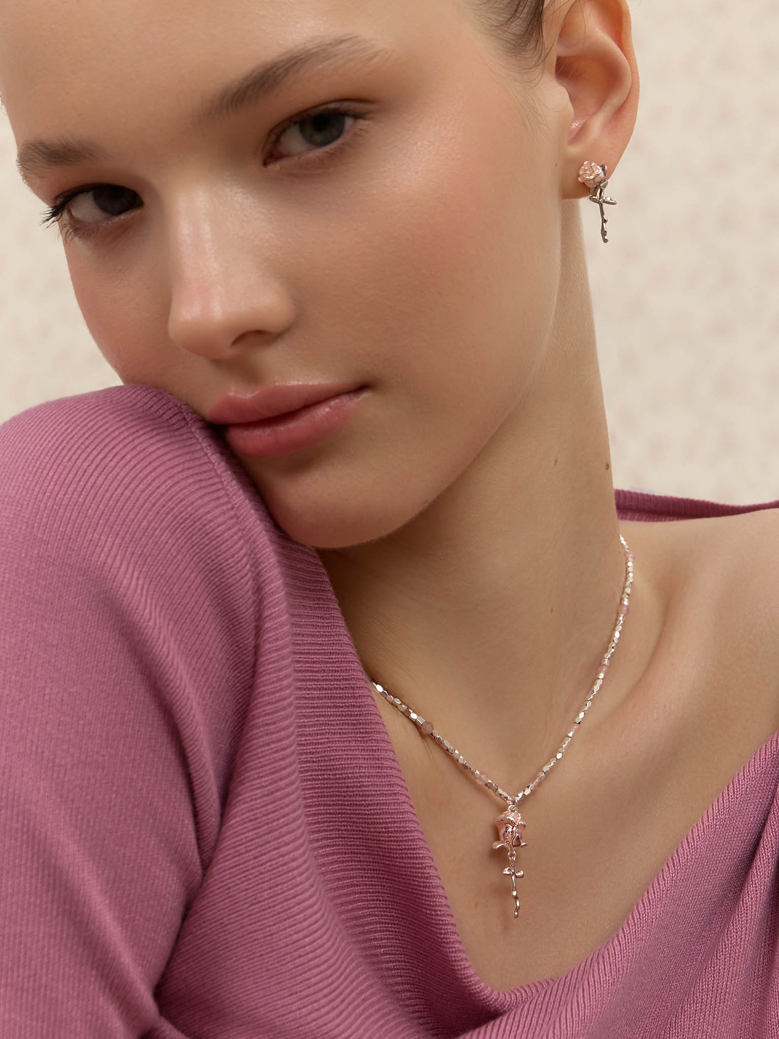 Necklace with flower pendant