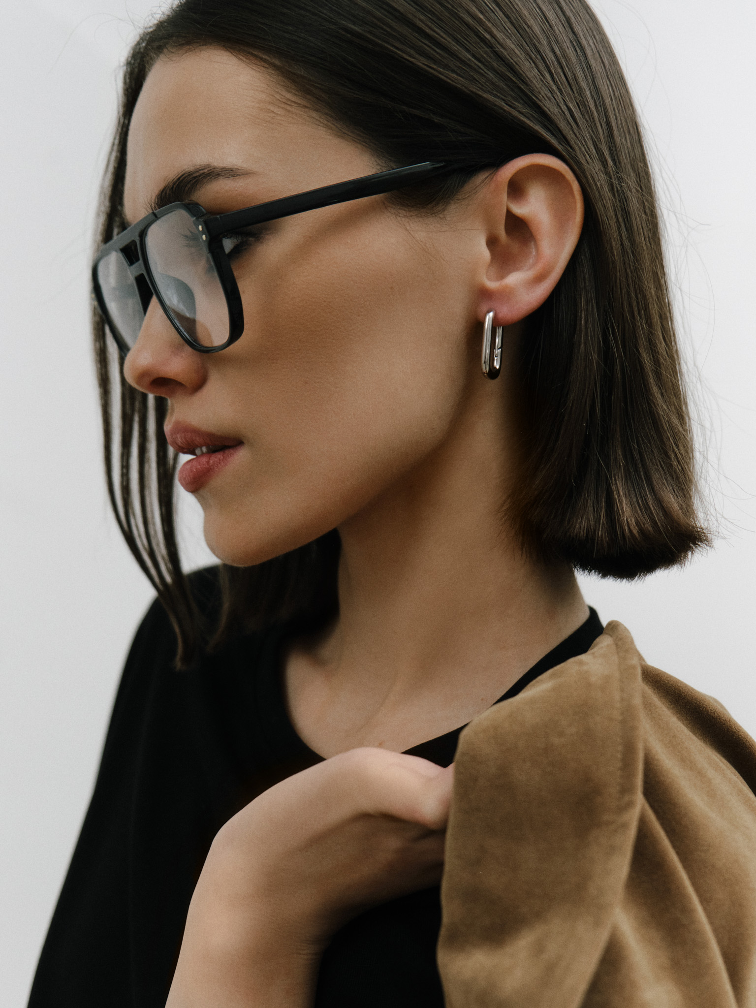 Smooth metal oval earrings