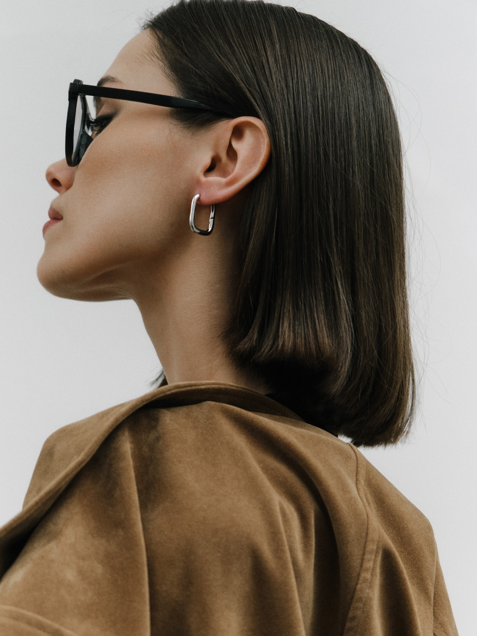 Smooth metal oval earrings