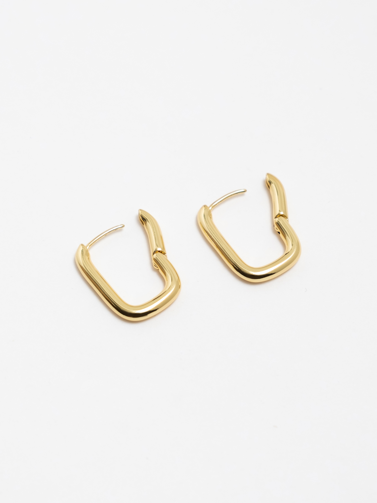 Smooth metal oval earrings