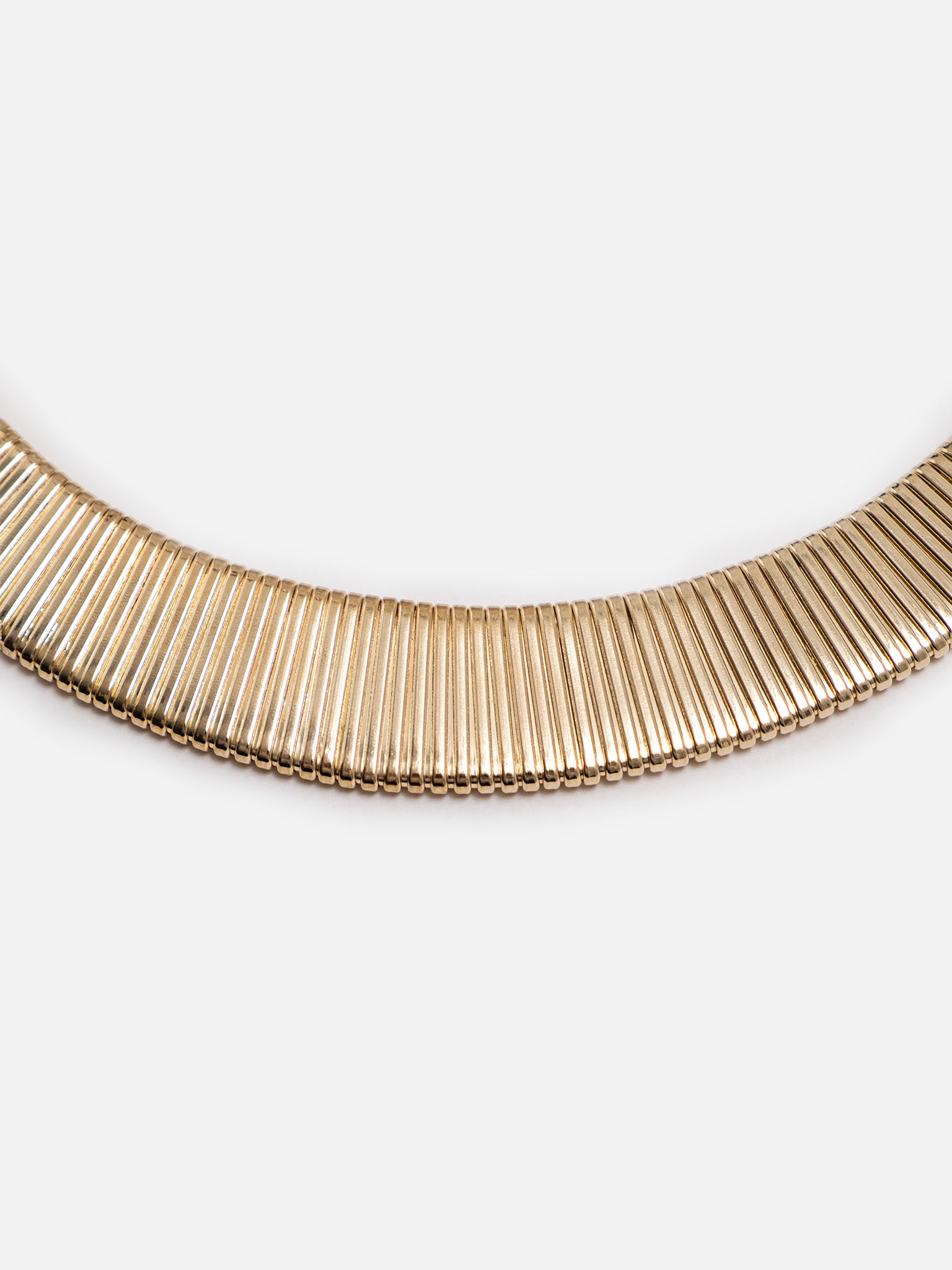 Round necklace in textured metal