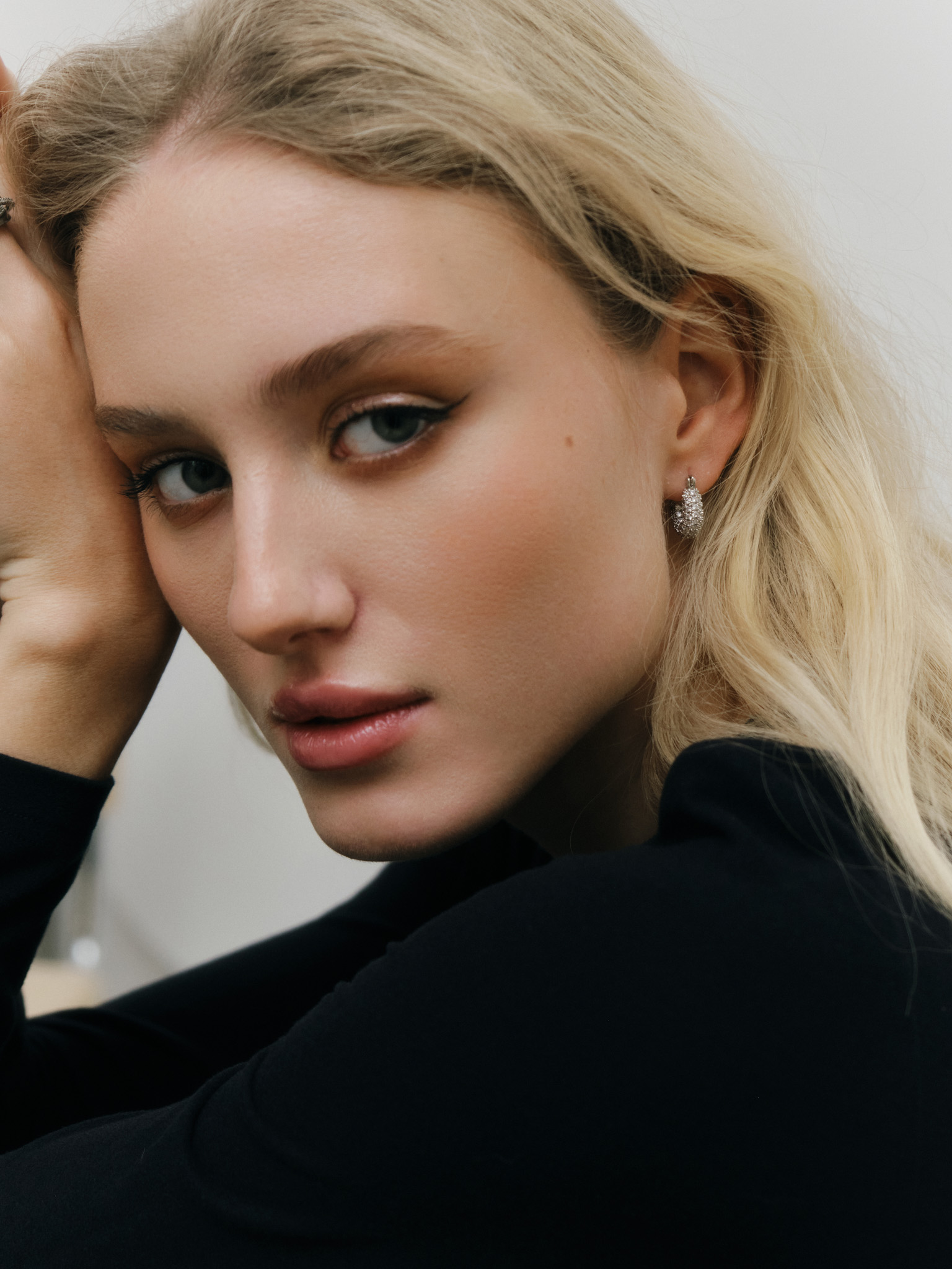 Puff earrings with zircons