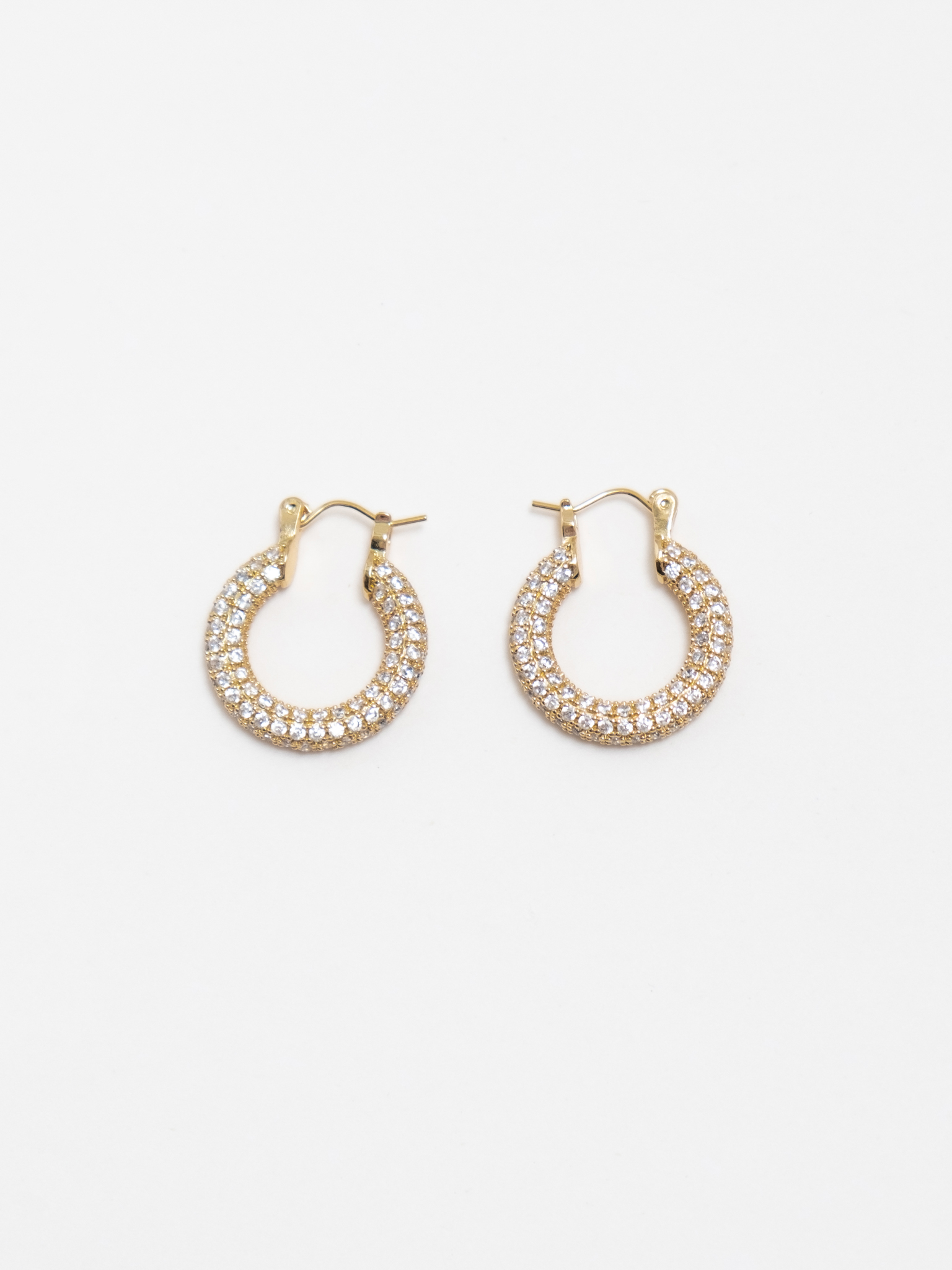Round earrings with zircons