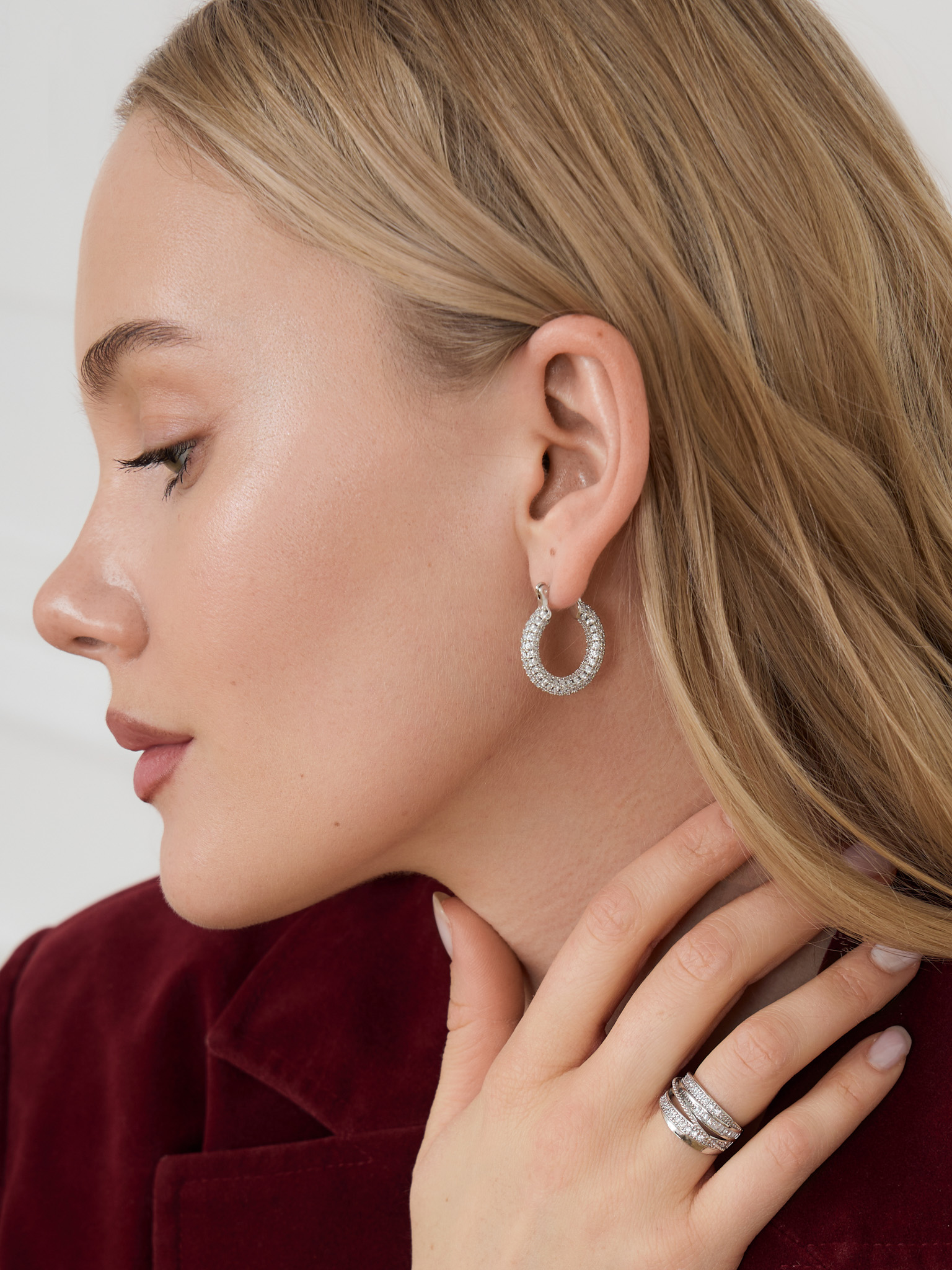 Серьги круглой формы с цирконами