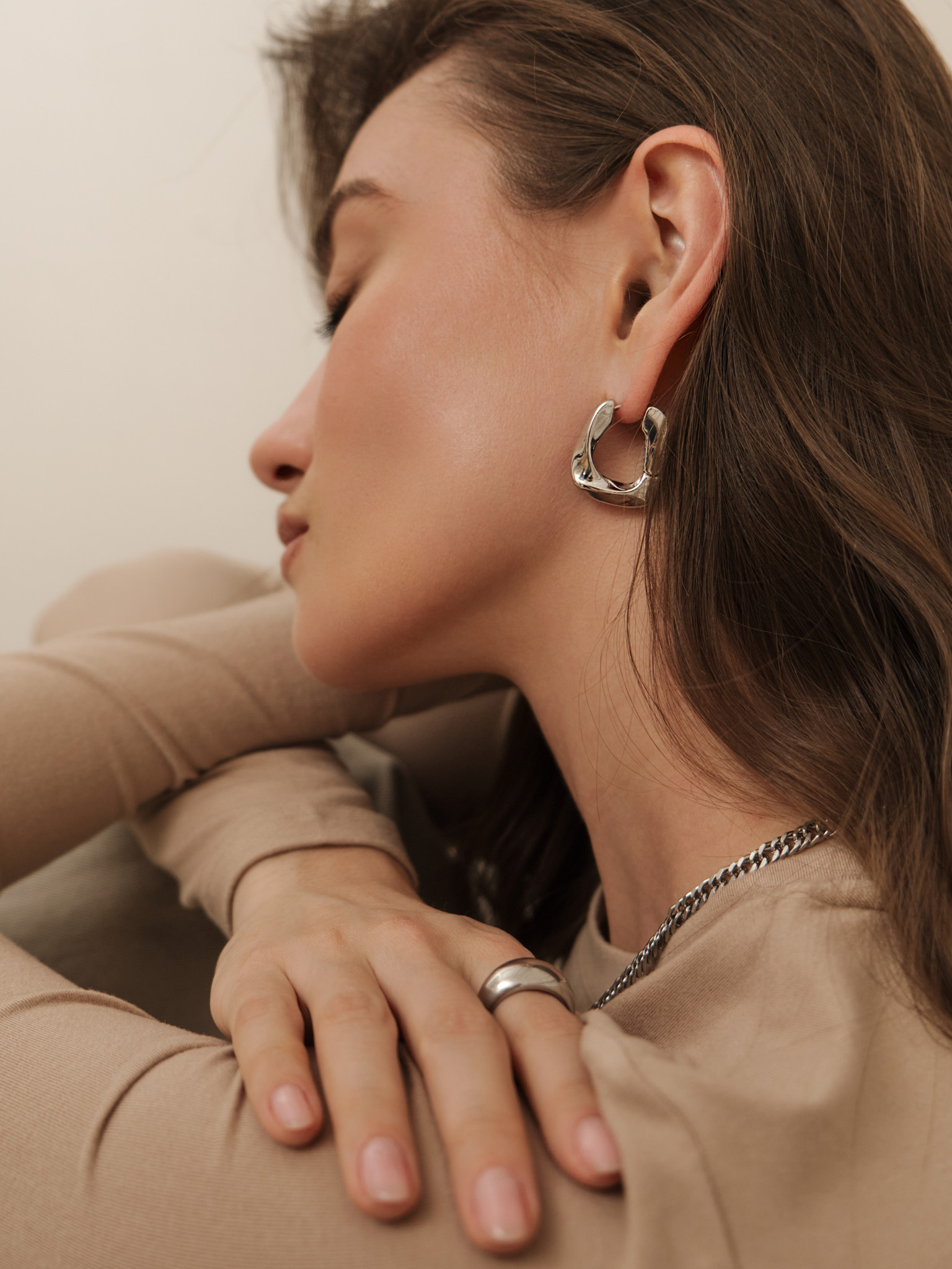 Curved oval earrings