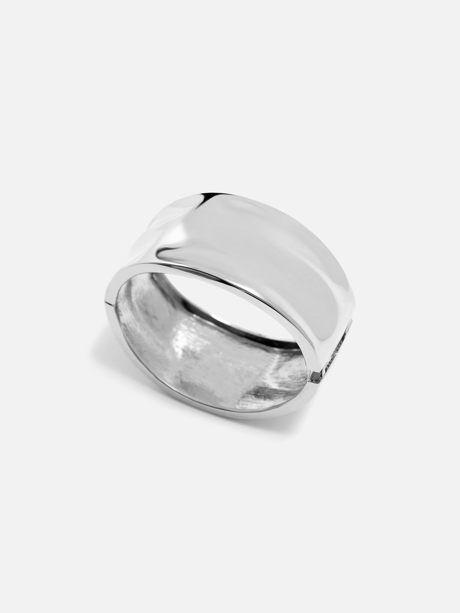 Round bracelet in glossy metal with crumpled effect