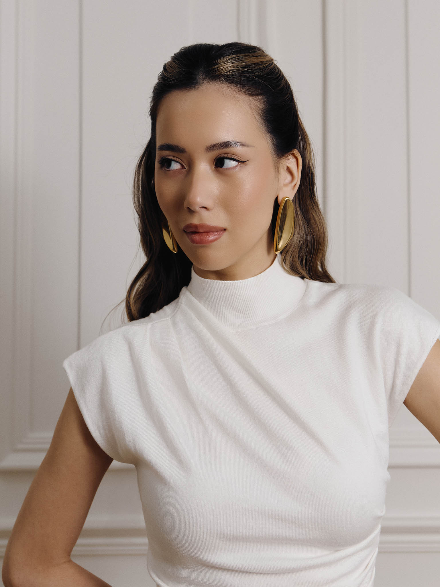 Elongated puffy earrings