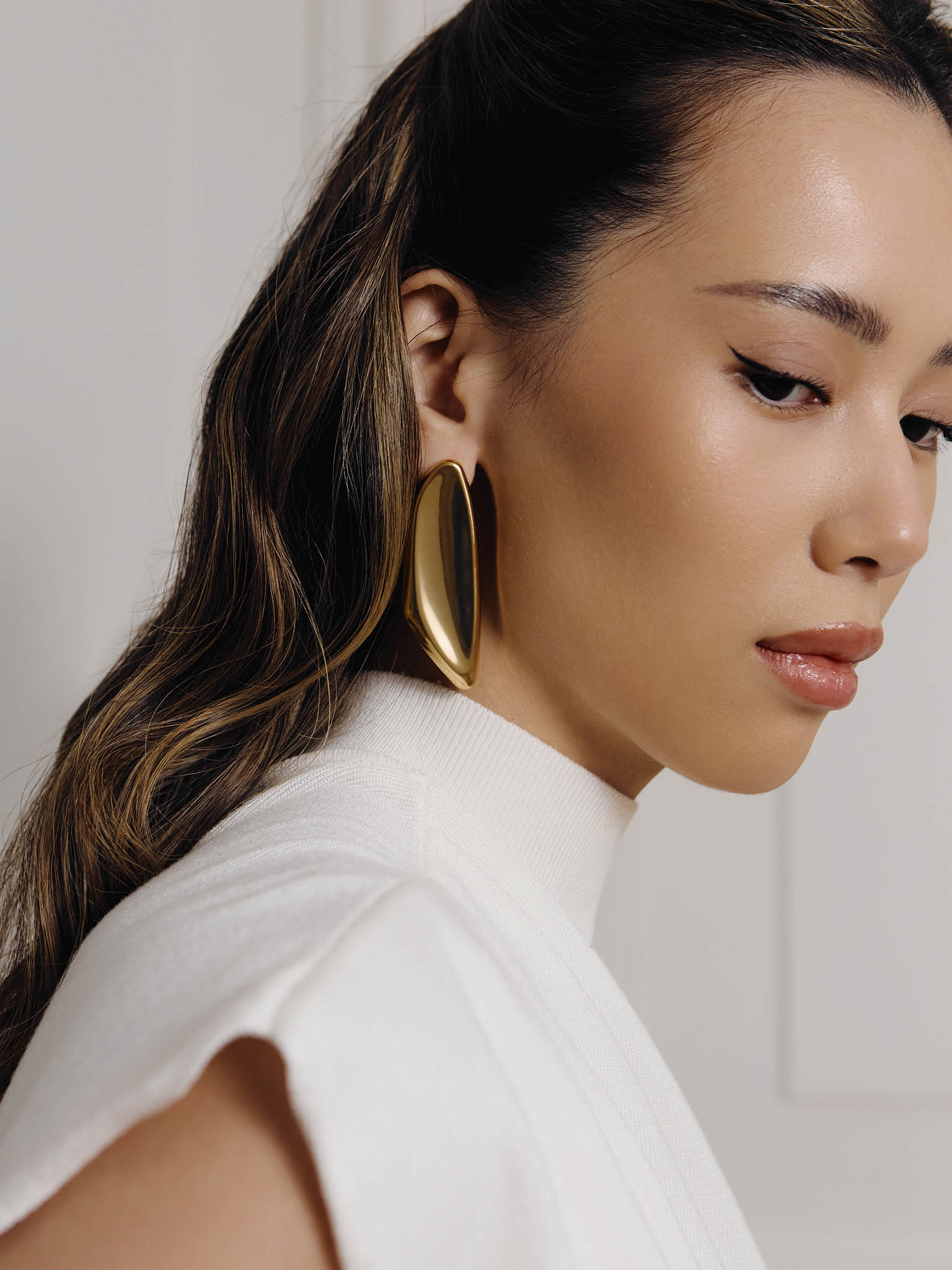 Elongated puffy earrings