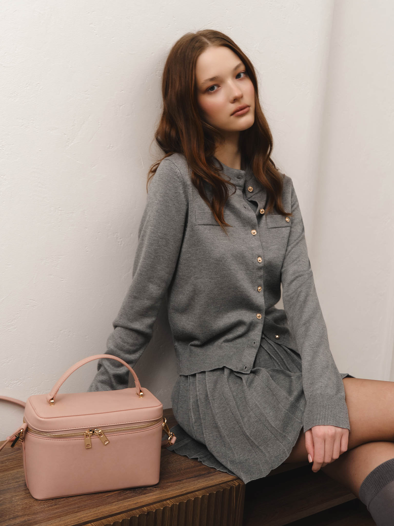 Loose cardigan with long sleeves and large buttons