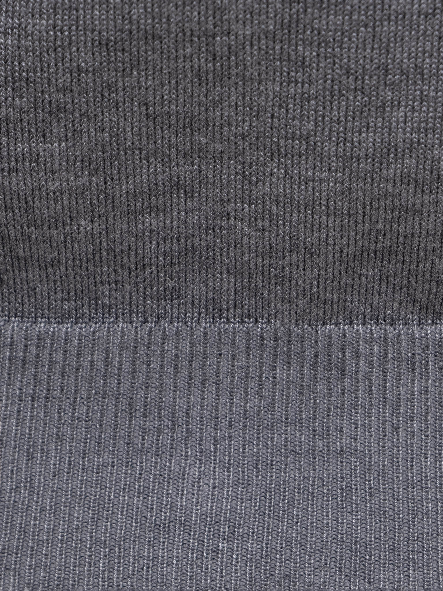 Short sleeved top with button fastening