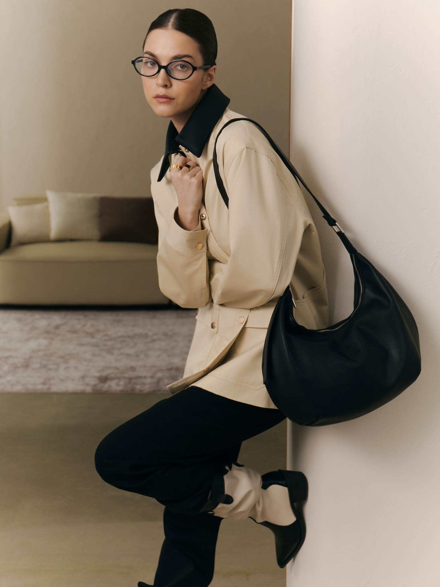 Extended jacket with contrasting eco-leather collar