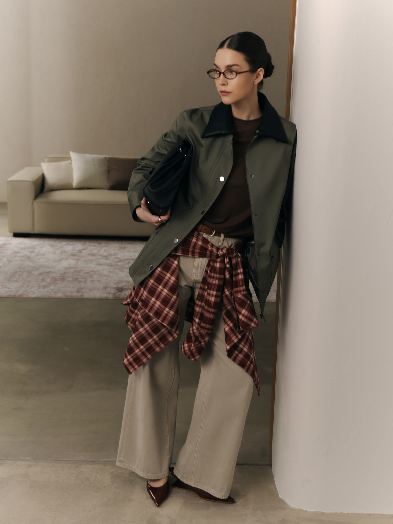 Extended jacket with contrasting eco-leather collar