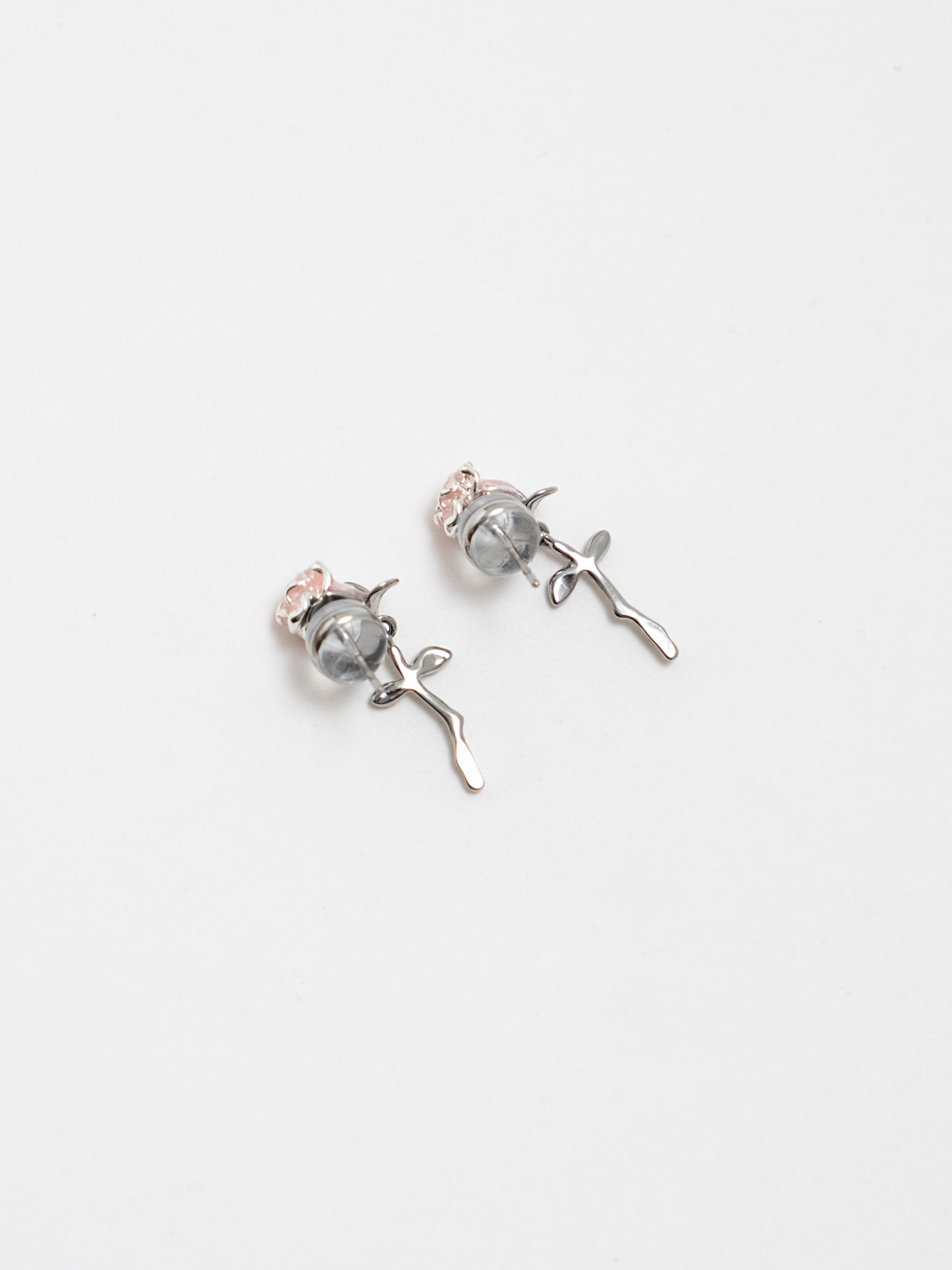 Flower stud earrings