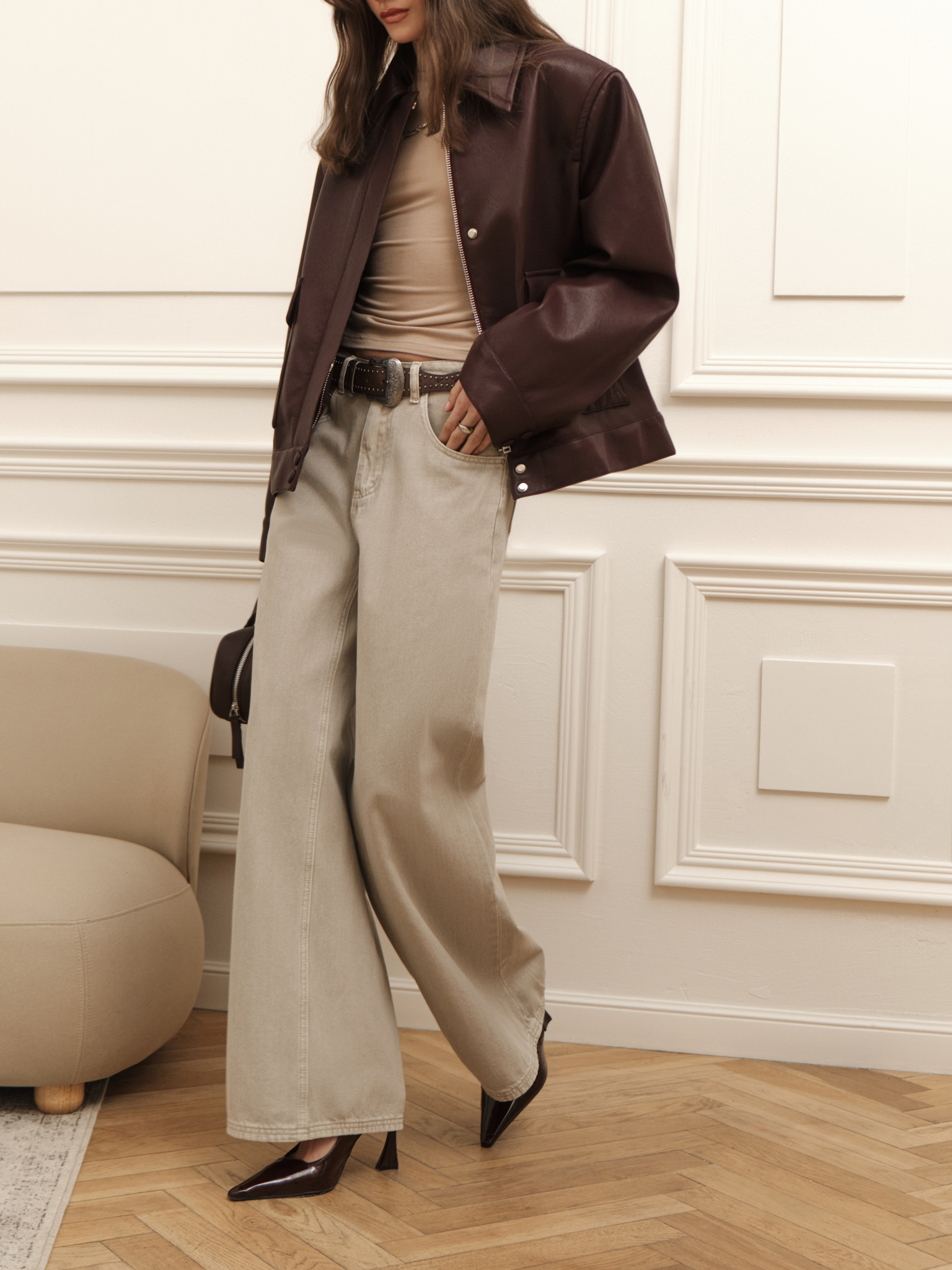 Loose-fitting mid-rise jeans