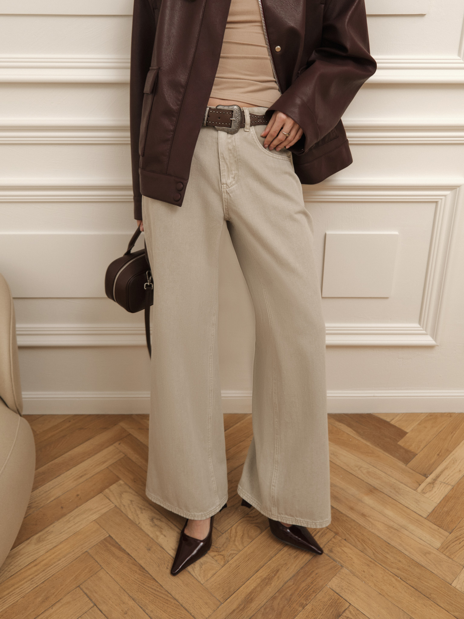 Loose-fitting mid-rise jeans