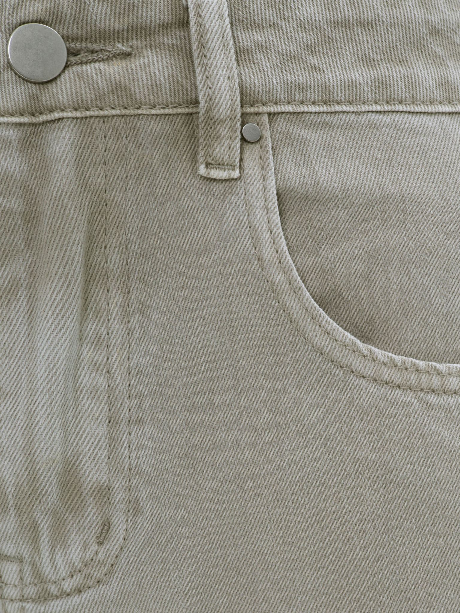 Loose-fitting mid-rise jeans