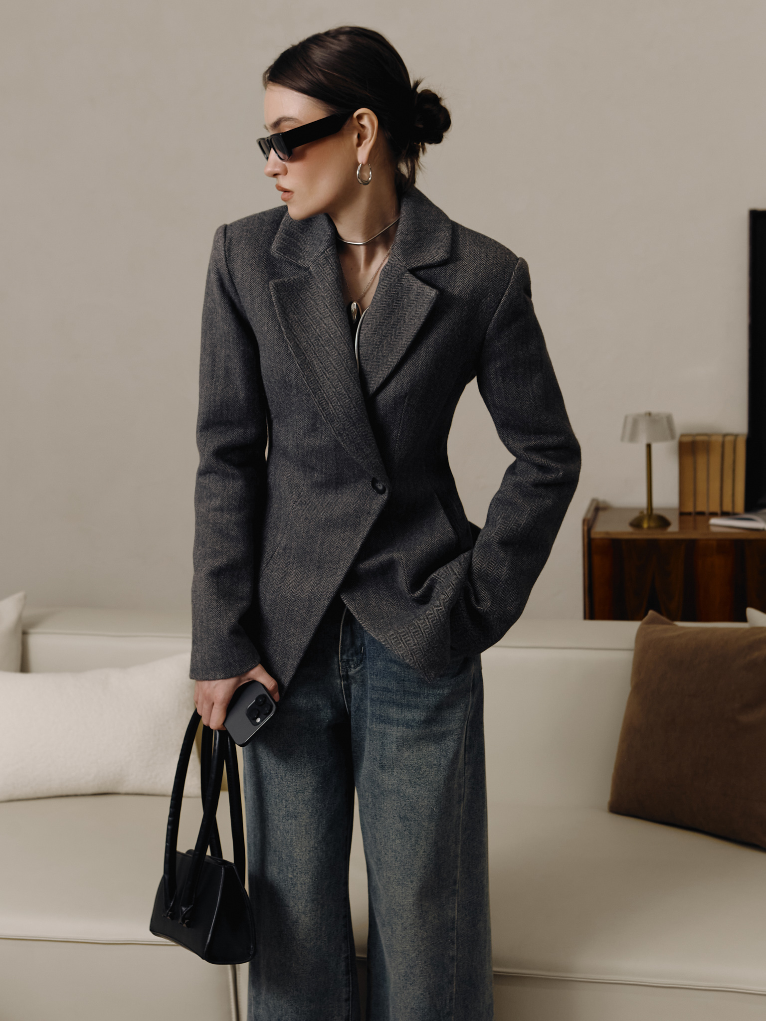 Fitted jacket coat with a single button