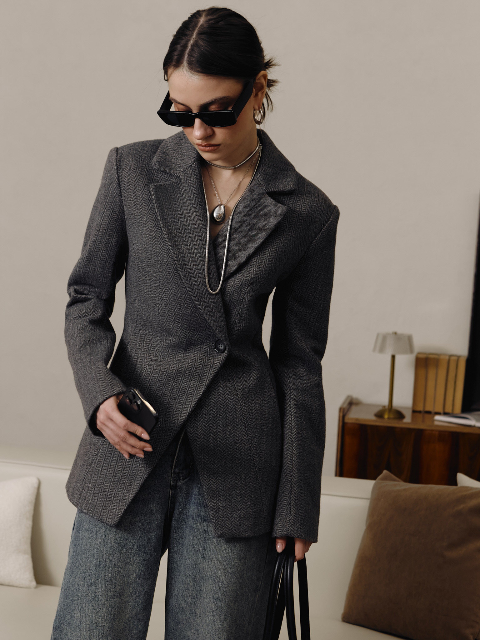 Fitted jacket coat with a single button