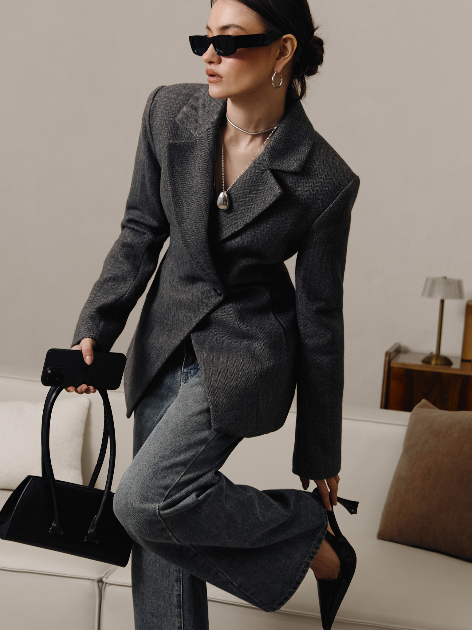 Fitted jacket coat with a single button