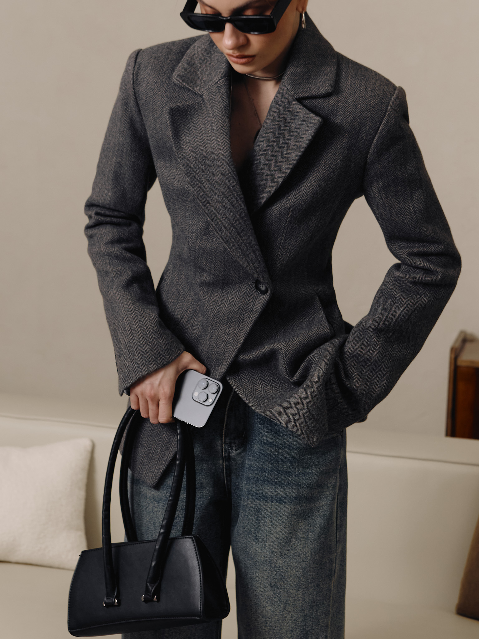 Fitted jacket coat with a single button