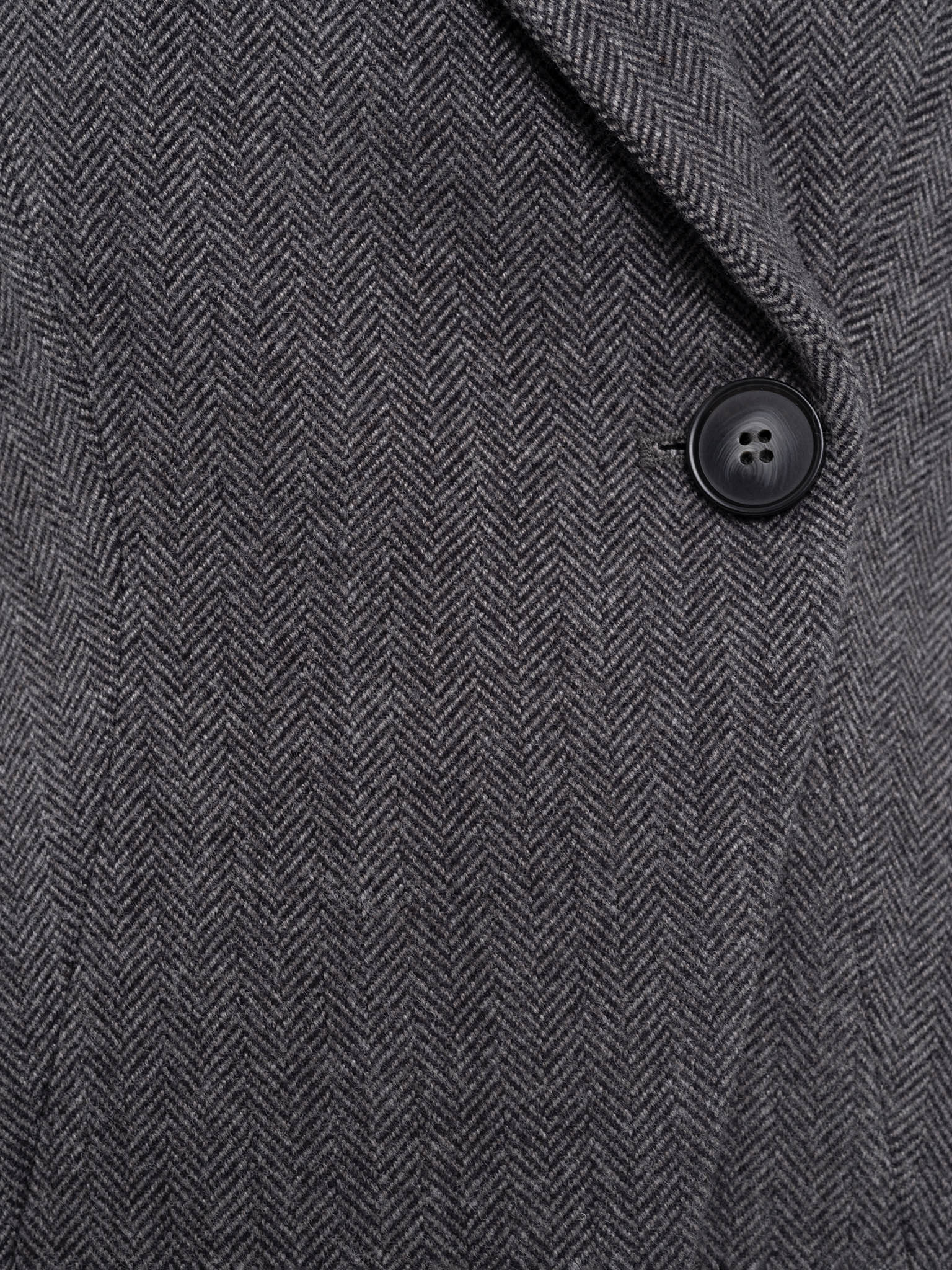 Fitted jacket coat with a single button