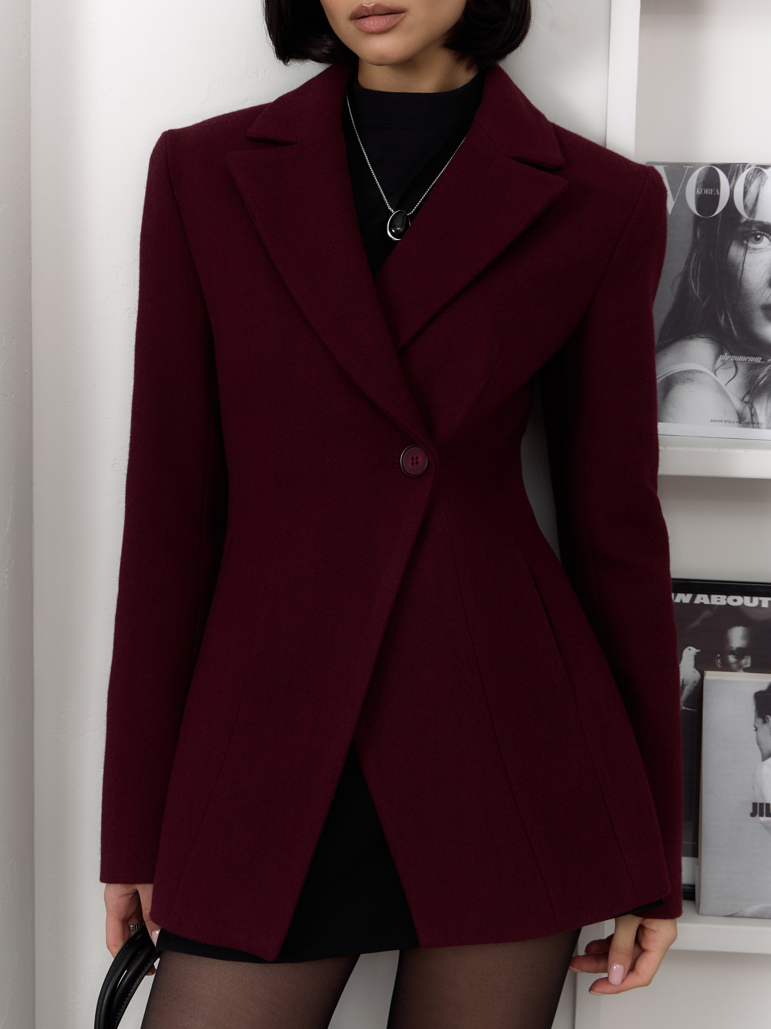 Fitted jacket coat with a single button