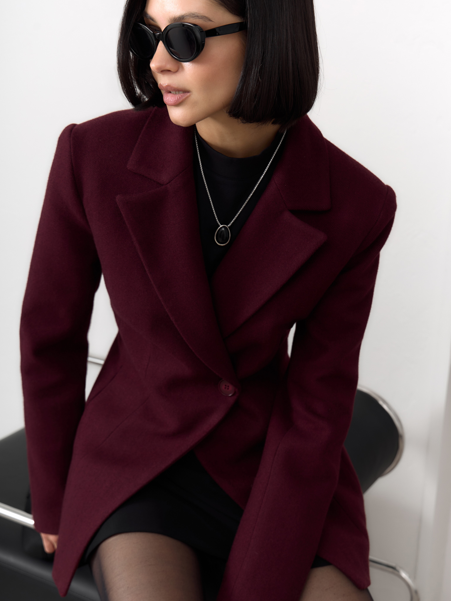 Fitted jacket coat with a single button
