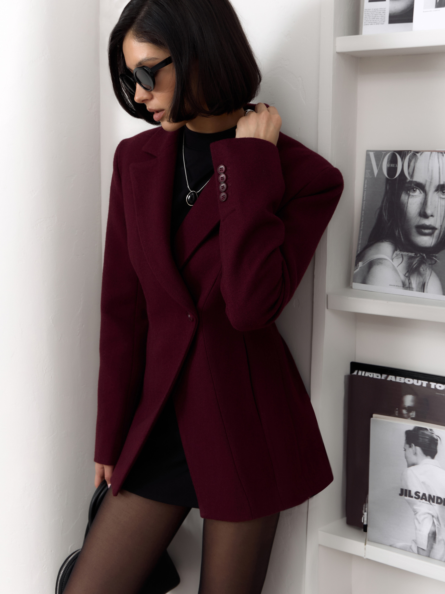 Fitted jacket coat with a single button