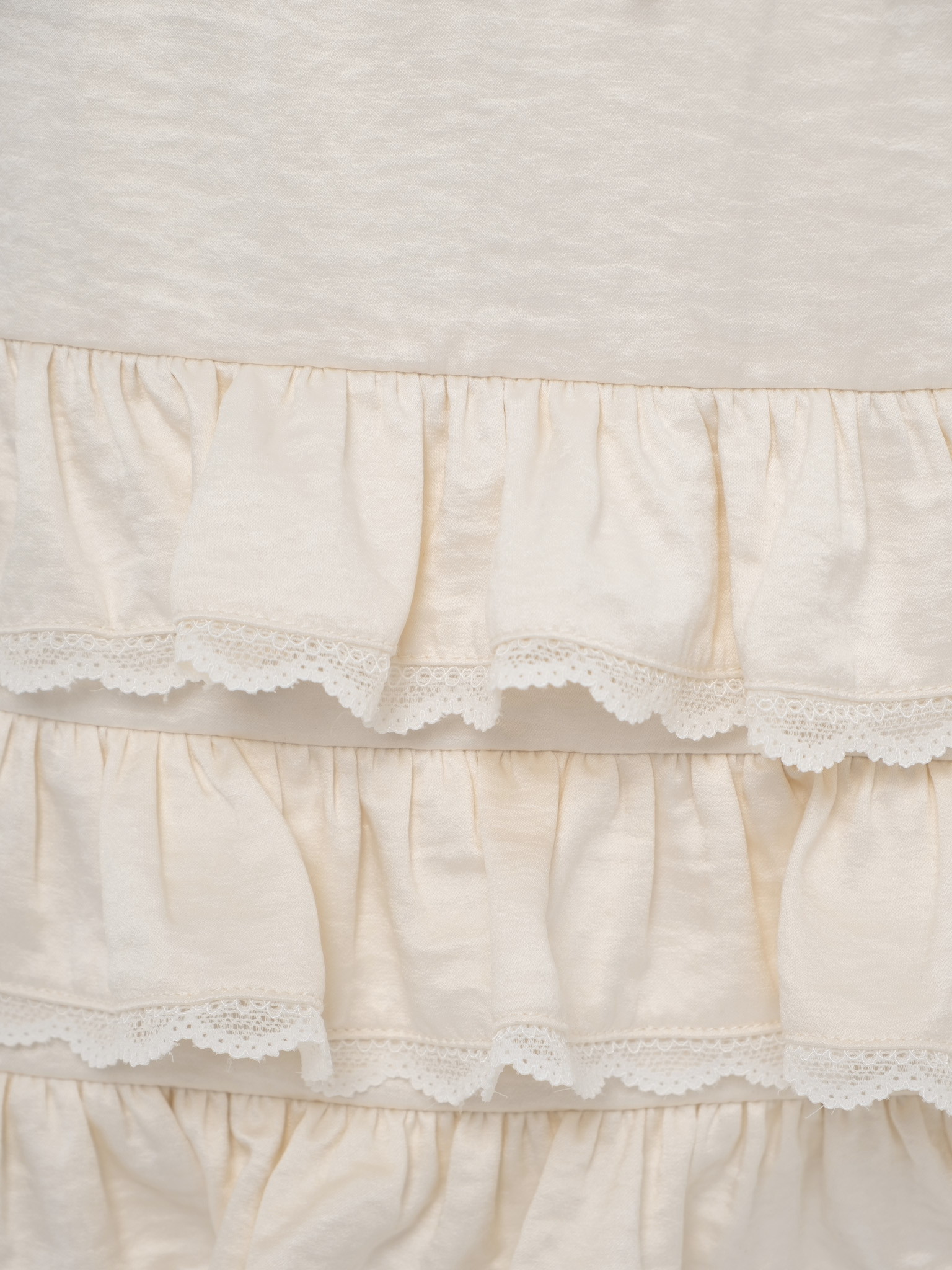 Mini skirt with elasticated waistband and small ruffles