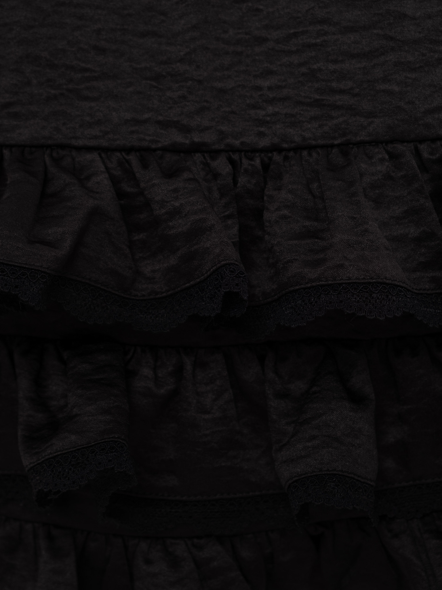 Mini skirt with elasticated waistband and small ruffles