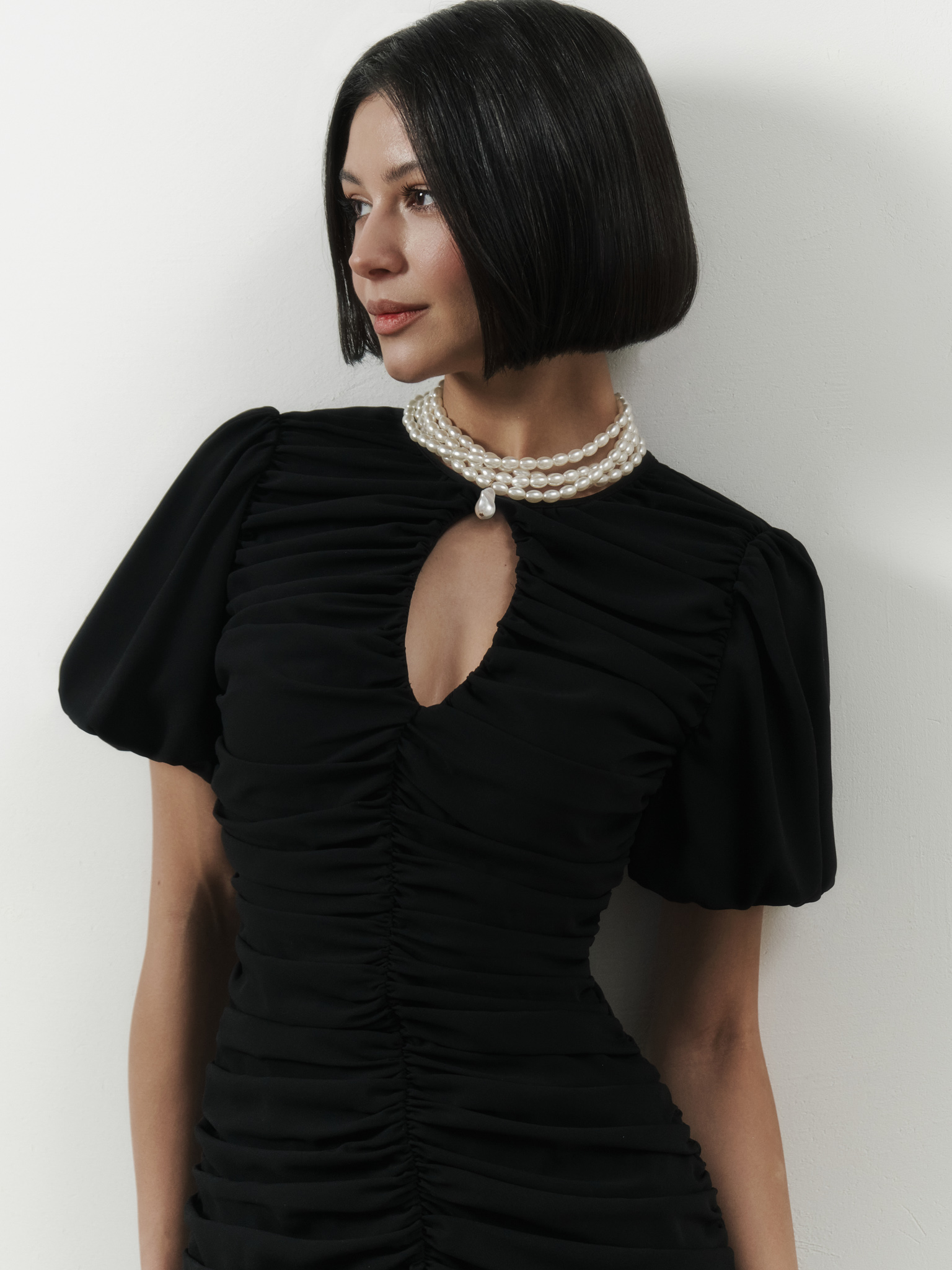 Maxi dress with puffed sleeves and gathers at the front