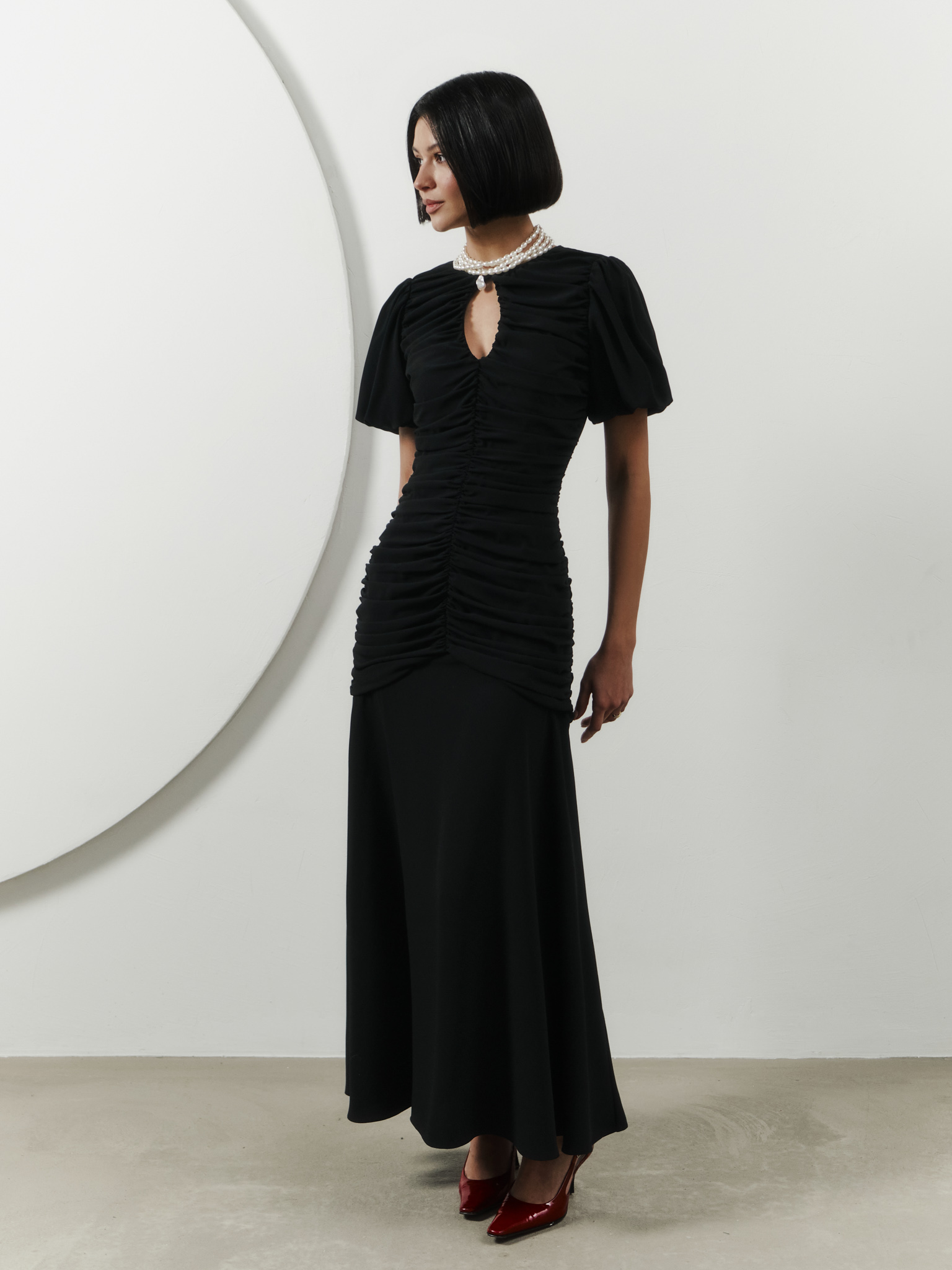 Maxi dress with puffed sleeves and gathers at the front