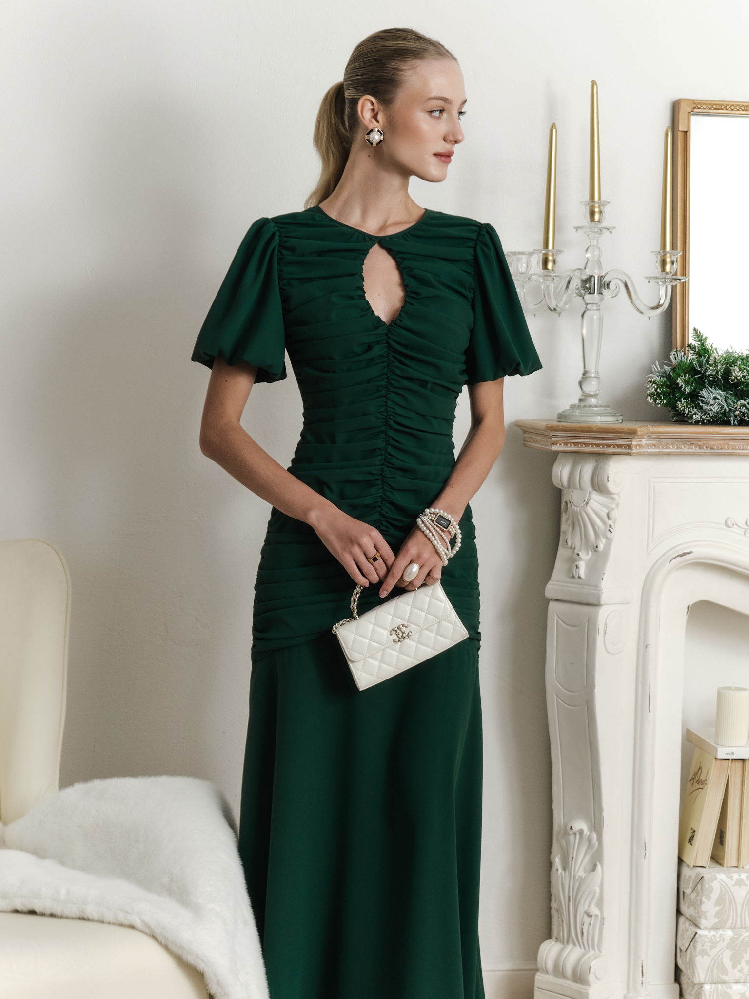 Maxi dress with puffed sleeves and gathers at the front